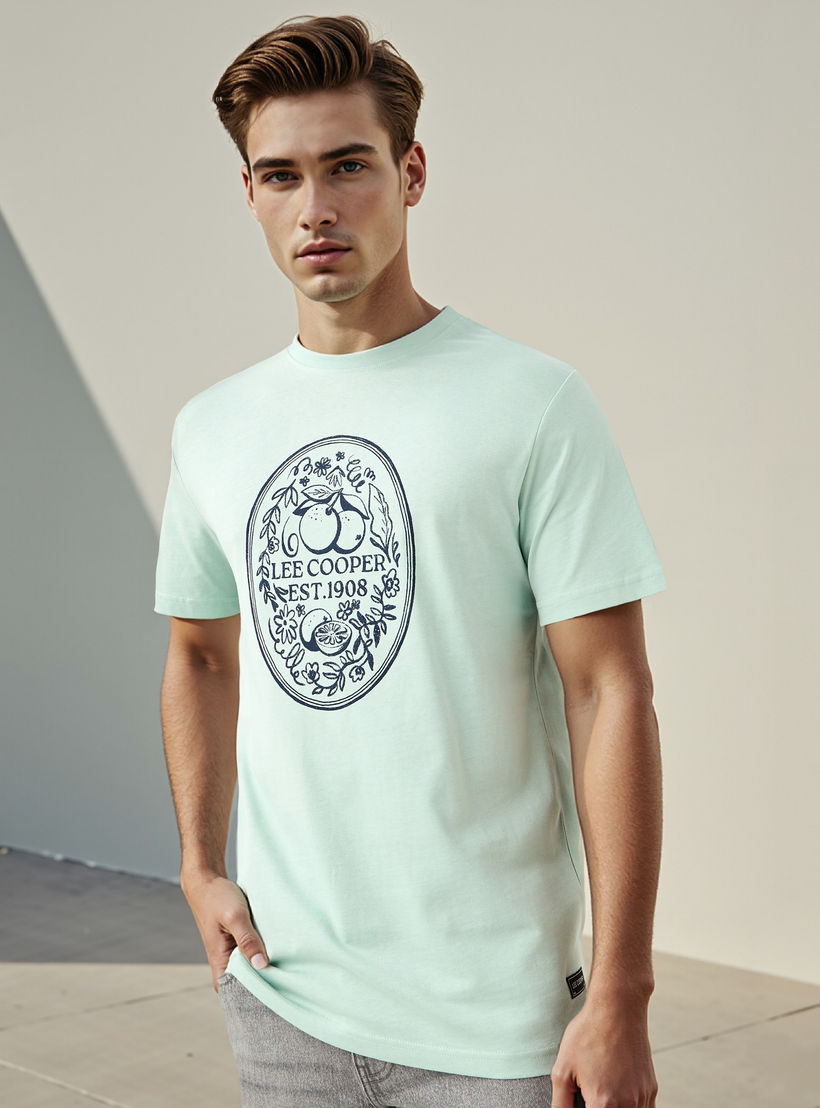 تيشيرت بطبعات تايبوجرافيك وياقة ضيقة من لي كوبر-men-clothing-tshirtsandpolos-tshirts-image-1