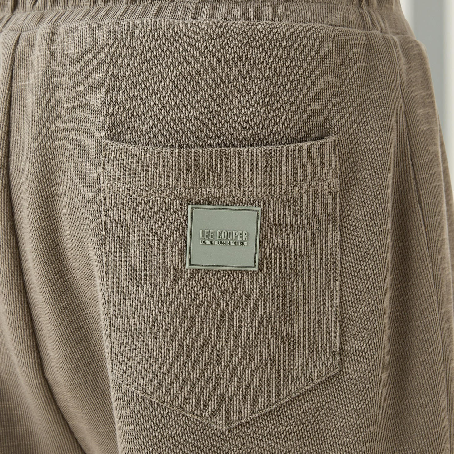 شورت برباط إغلاق وزخارف من لي كوبر-men-clothing-bottoms-shorts-image-1