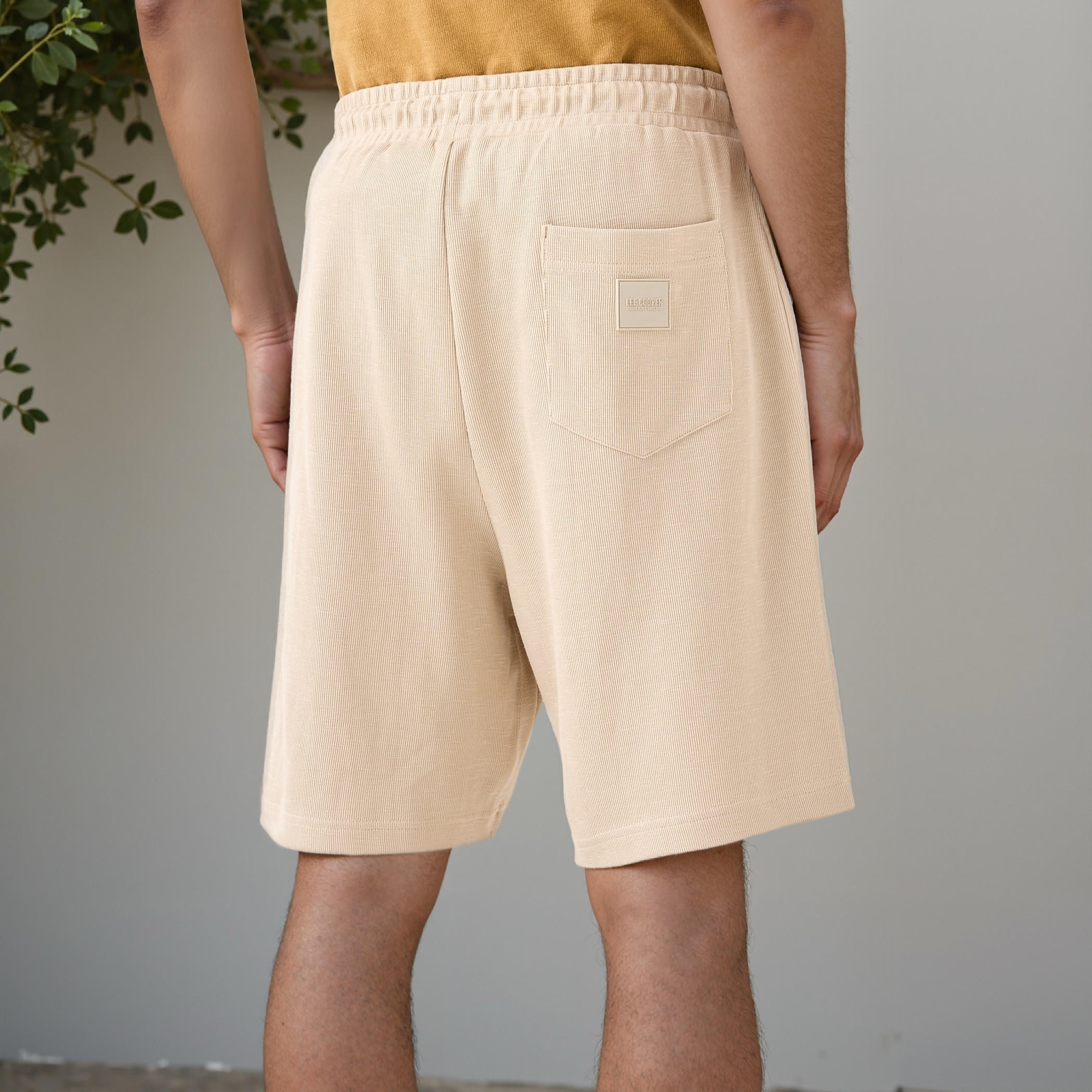 شورت برباط إغلاق وزخارف من لي كوبر-men-clothing-bottoms-shorts-image-2