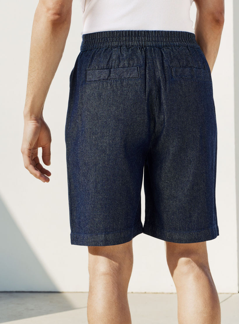شورت دينم بكُسرات من لي كوبر-men-clothing-bottoms-shorts-image-3