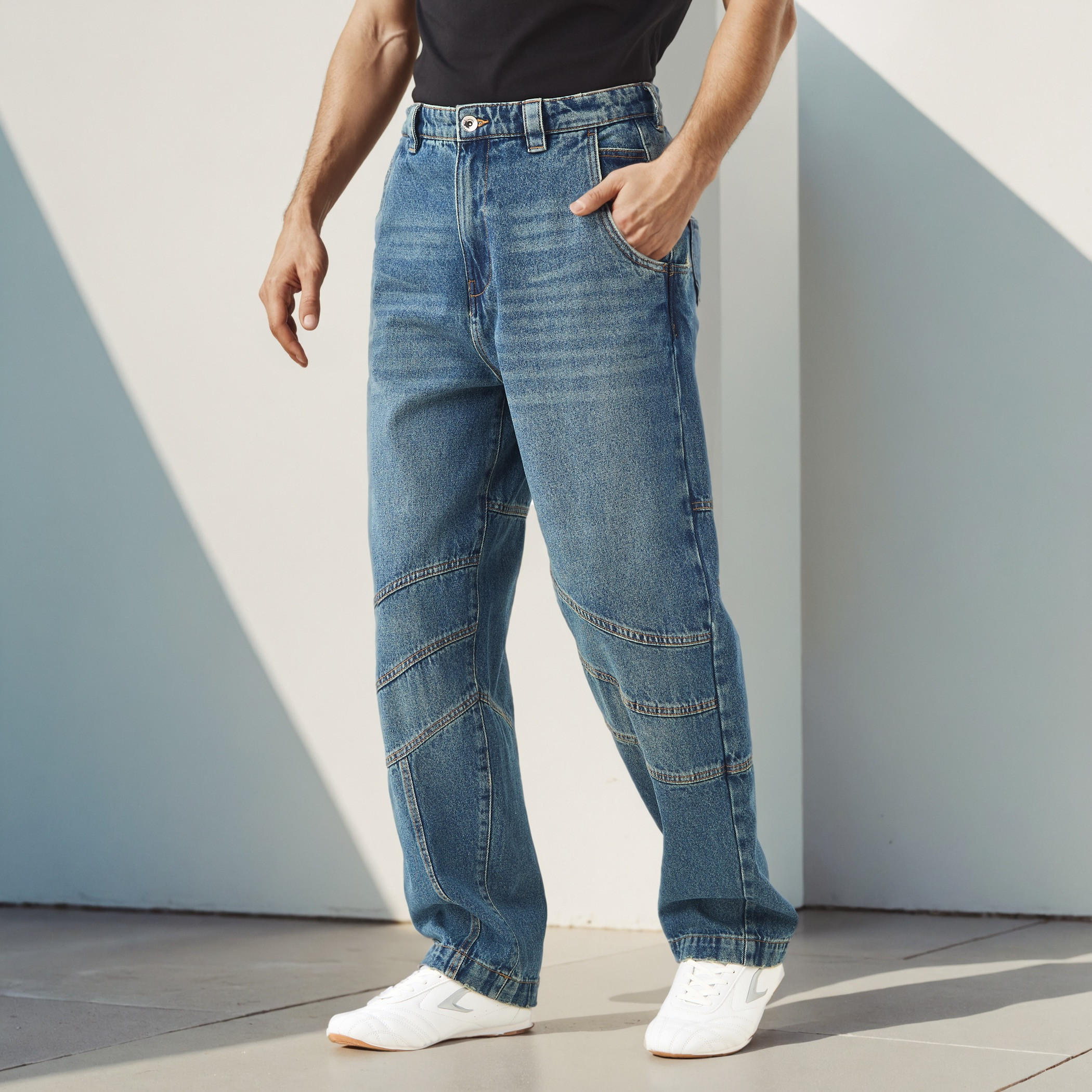 بنطلون جينز بقصة مريحة من لي كوبر-men-clothing-bottoms-jeans-image-1