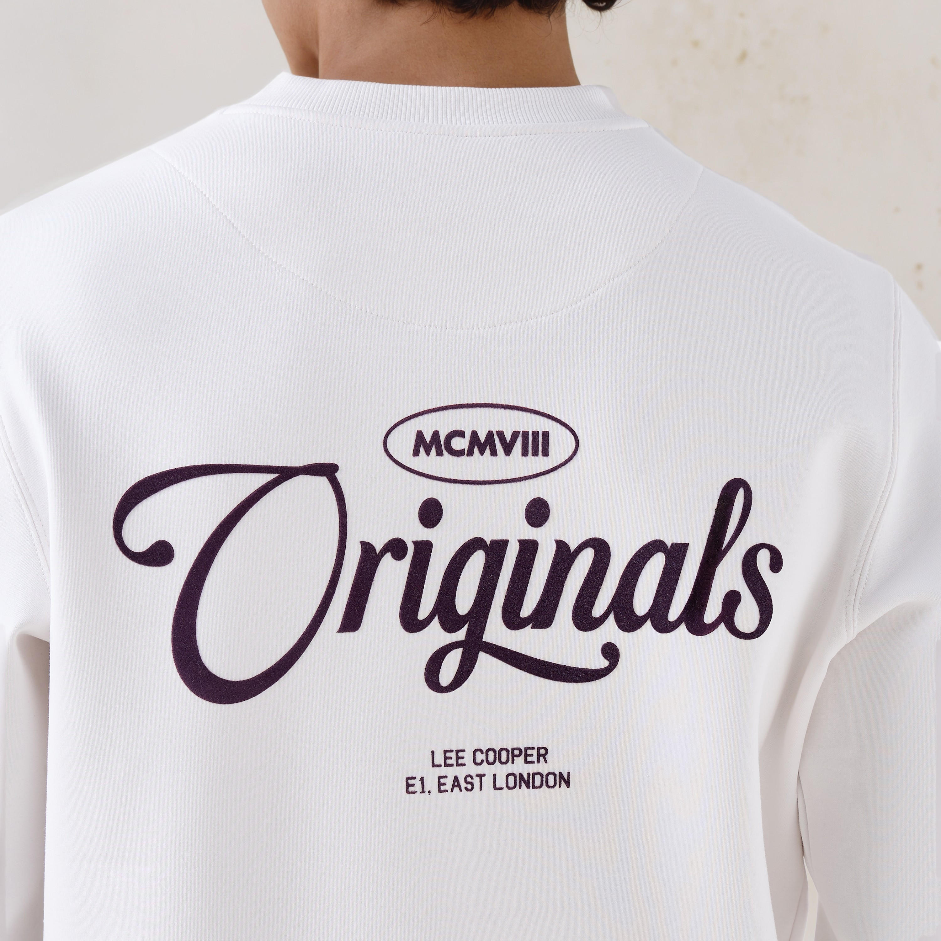 سويت شيرت قطن بقصّة عادية وطبعات شعار للرجال من لي كوبر-men-winterwear-hoodiesandsweatshirts-image-5