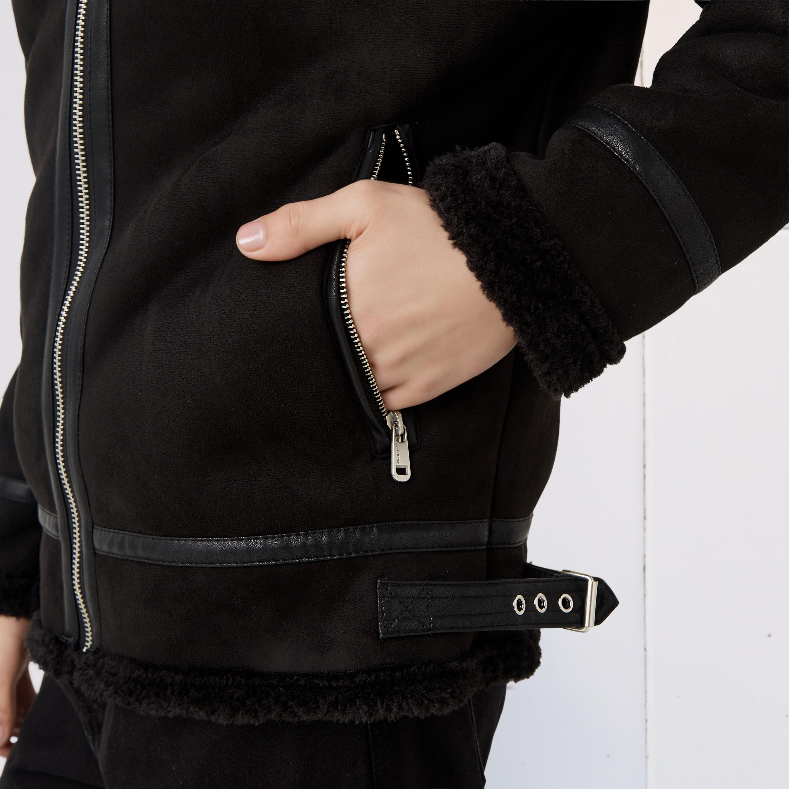 جاكيت رجالي شمواه مبطن بفرو صناعي بقصة عادية من لي كوبر-men-clothing-jacketsandblazers-jackets-image-4