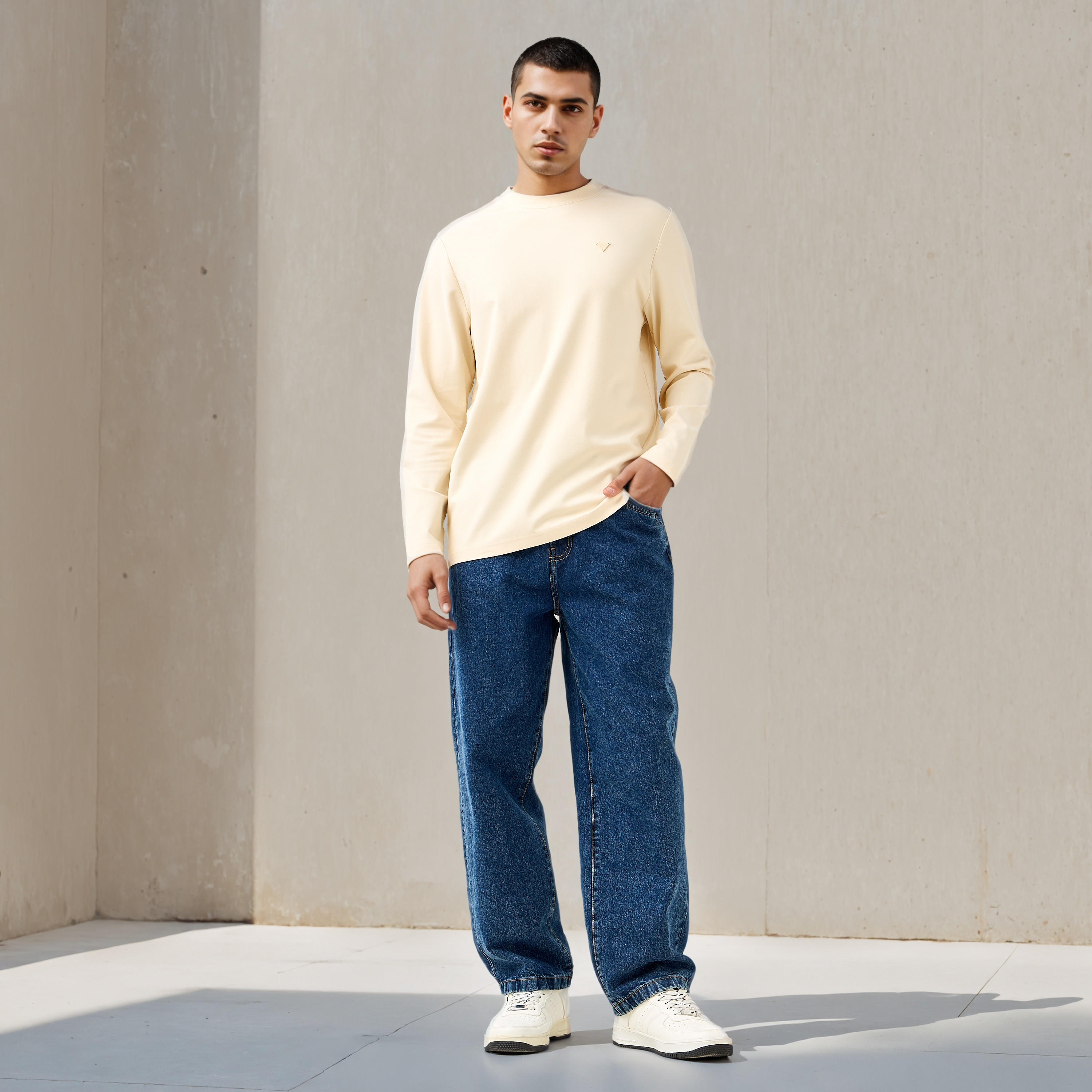 تيشيرت بياقة ضيقة من لي كوبر-men-clothing-tshirtsandpolos-tshirts-image-2