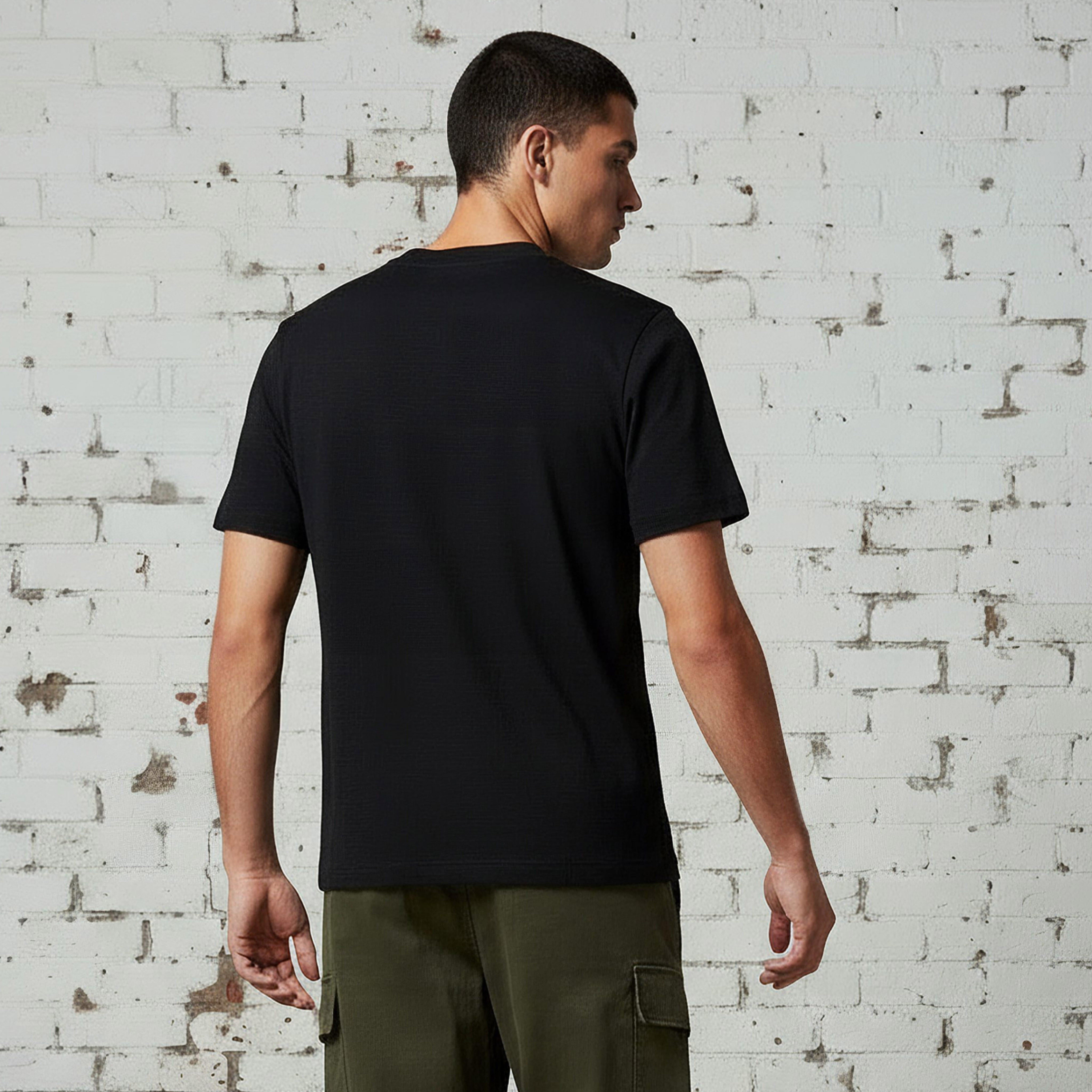 تيشيرت مزين بقصة عادية وياقة ضيقة وأكمام قصيرة للرجال من لي كوبر-men-clothing-tshirtsandpolos-tshirts-image-3