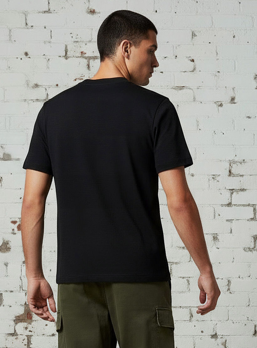 تيشيرت مزين بقصة عادية وياقة ضيقة وأكمام قصيرة للرجال من لي كوبر-men-clothing-tshirtsandpolos-tshirts-image-3