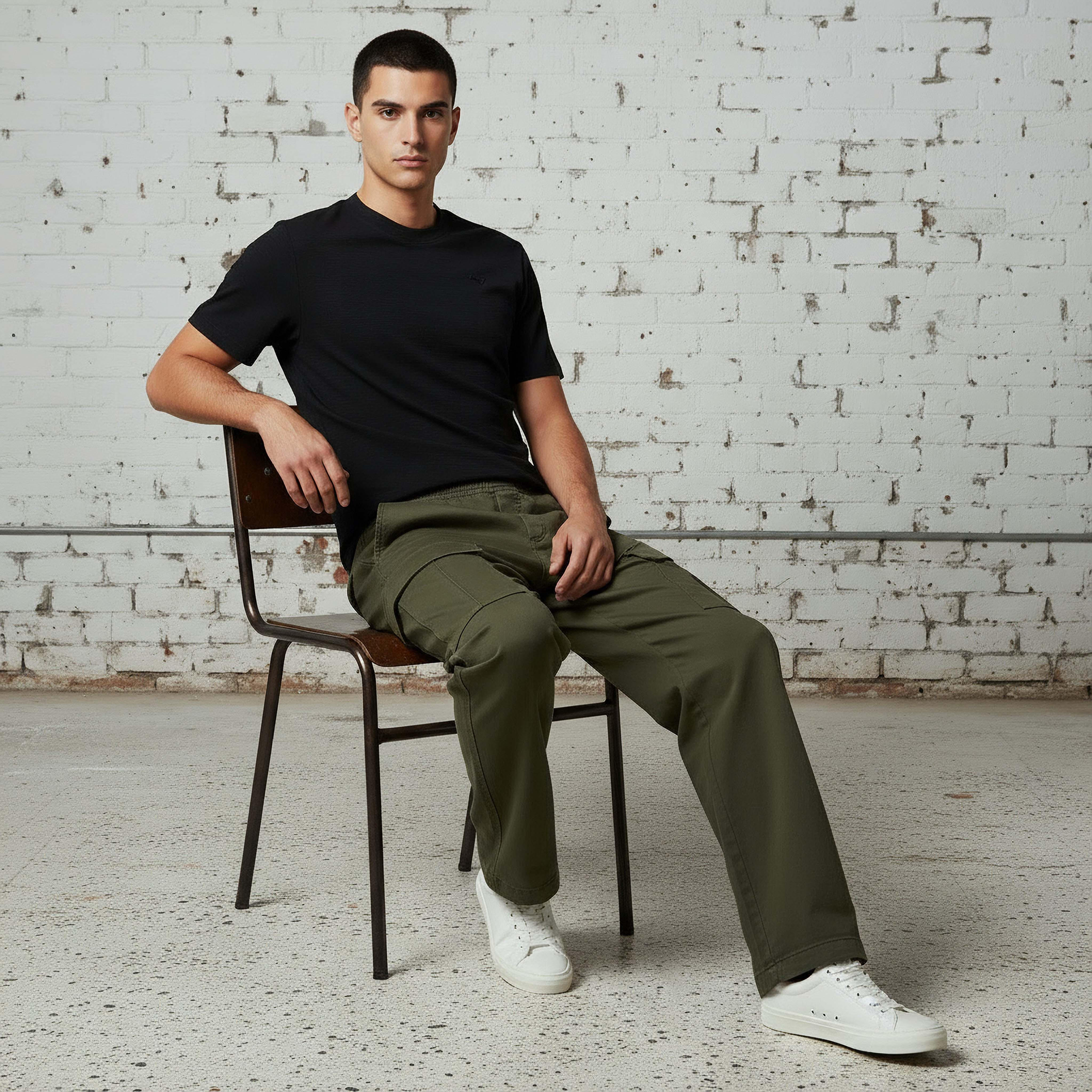 تيشيرت مزين بقصة عادية وياقة ضيقة وأكمام قصيرة للرجال من لي كوبر-men-clothing-tshirtsandpolos-tshirts-image-5