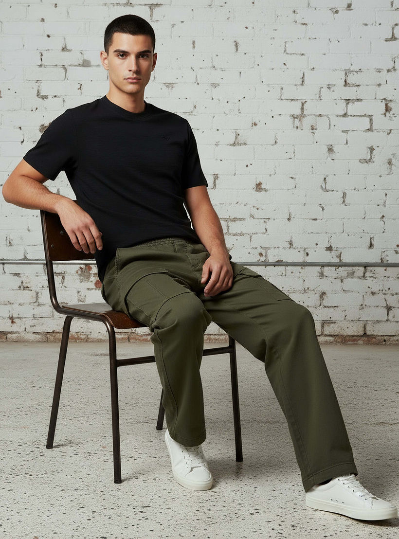 تيشيرت مزين بقصة عادية وياقة ضيقة وأكمام قصيرة للرجال من لي كوبر-men-clothing-tshirtsandpolos-tshirts-image-5