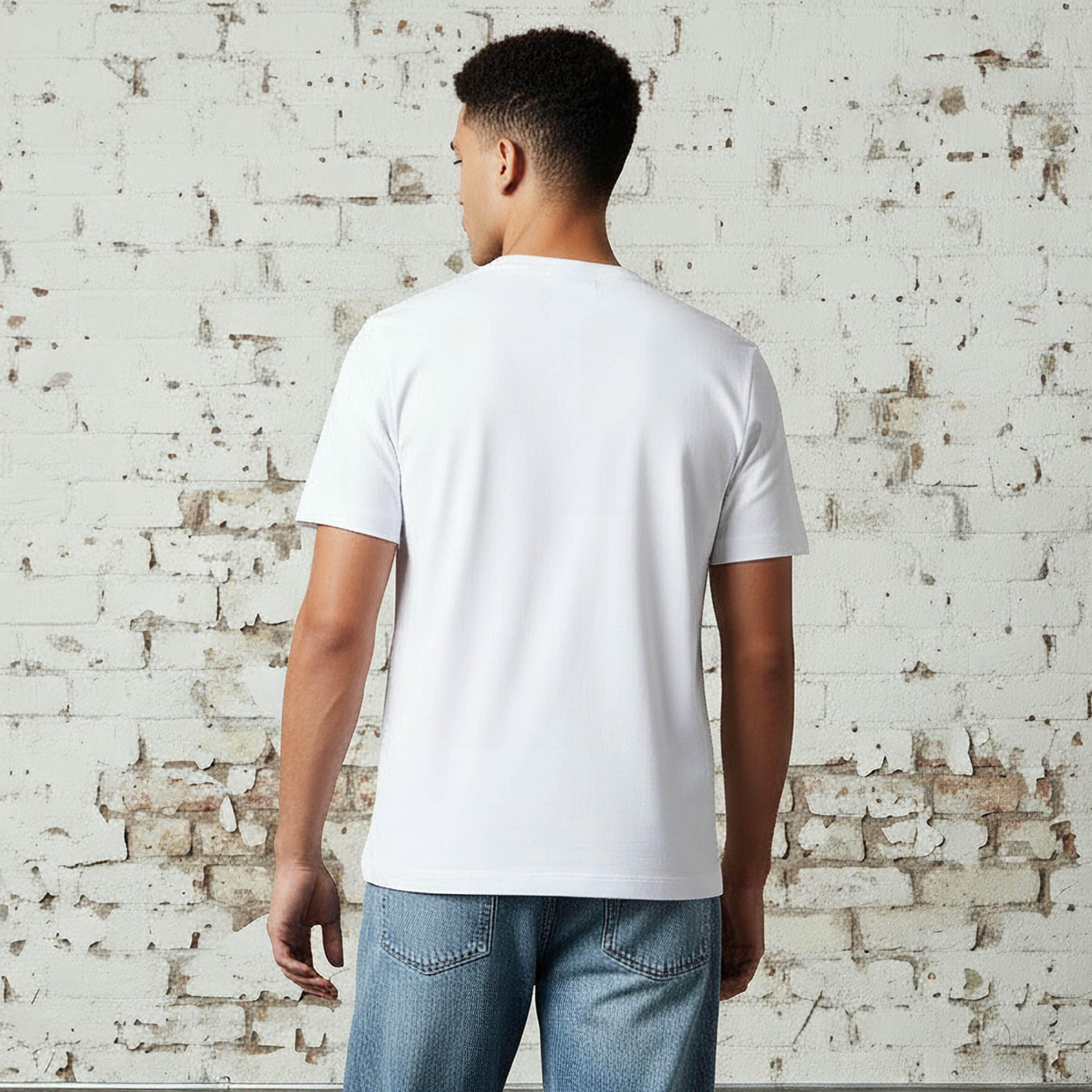 تيشيرت مزين بقصة عادية وياقة ضيقة وأكمام قصيرة للرجال من لي كوبر-men-clothing-tshirtsandpolos-tshirts-image-3