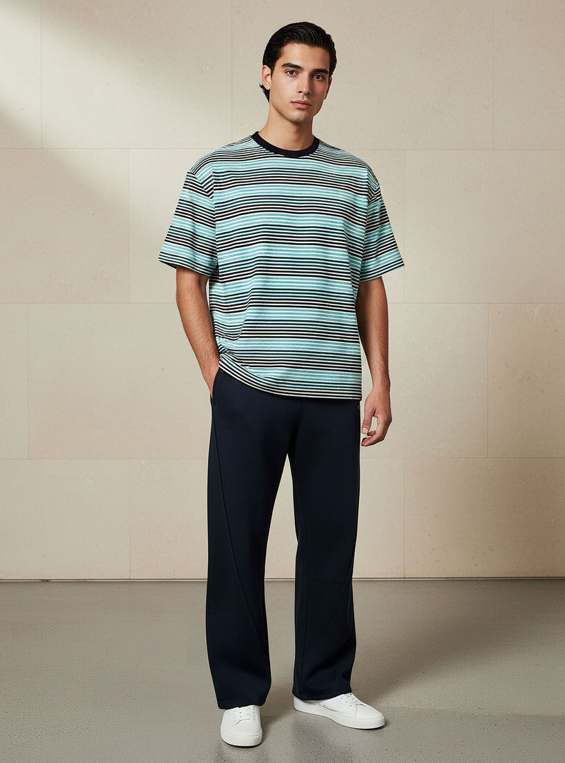 تيشيرت مخطط بياقة ضيقة وقَصّة عادية بأكمام قصيرة للرجال من لي كوبر-men-clothing-tshirtsandpolos-tshirts-image-2