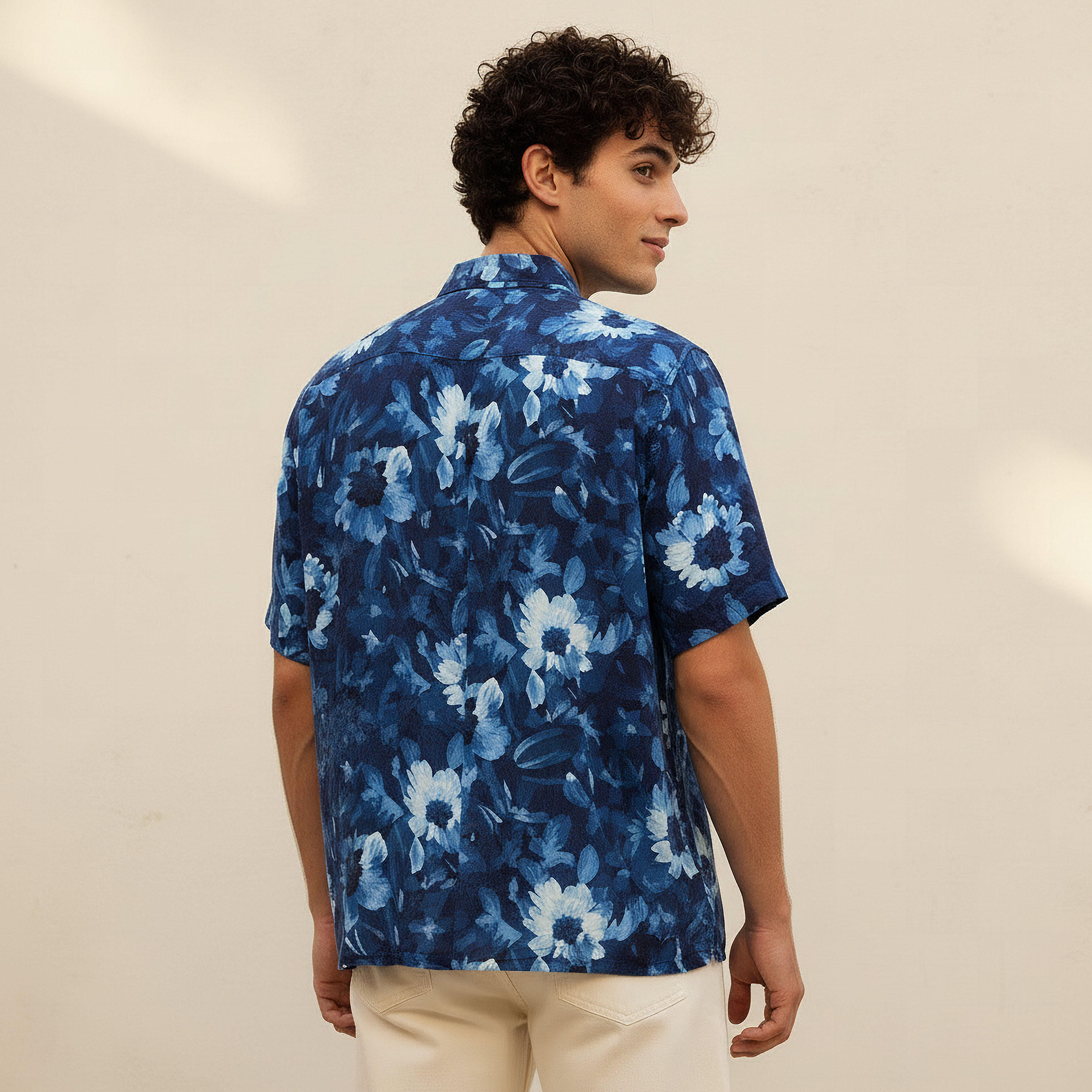 قميص بقصة عادية وياقة وأكمام قصيرة وطبعات زهرية للرجال من لي كوبر-men-clothing-shirts-image-2