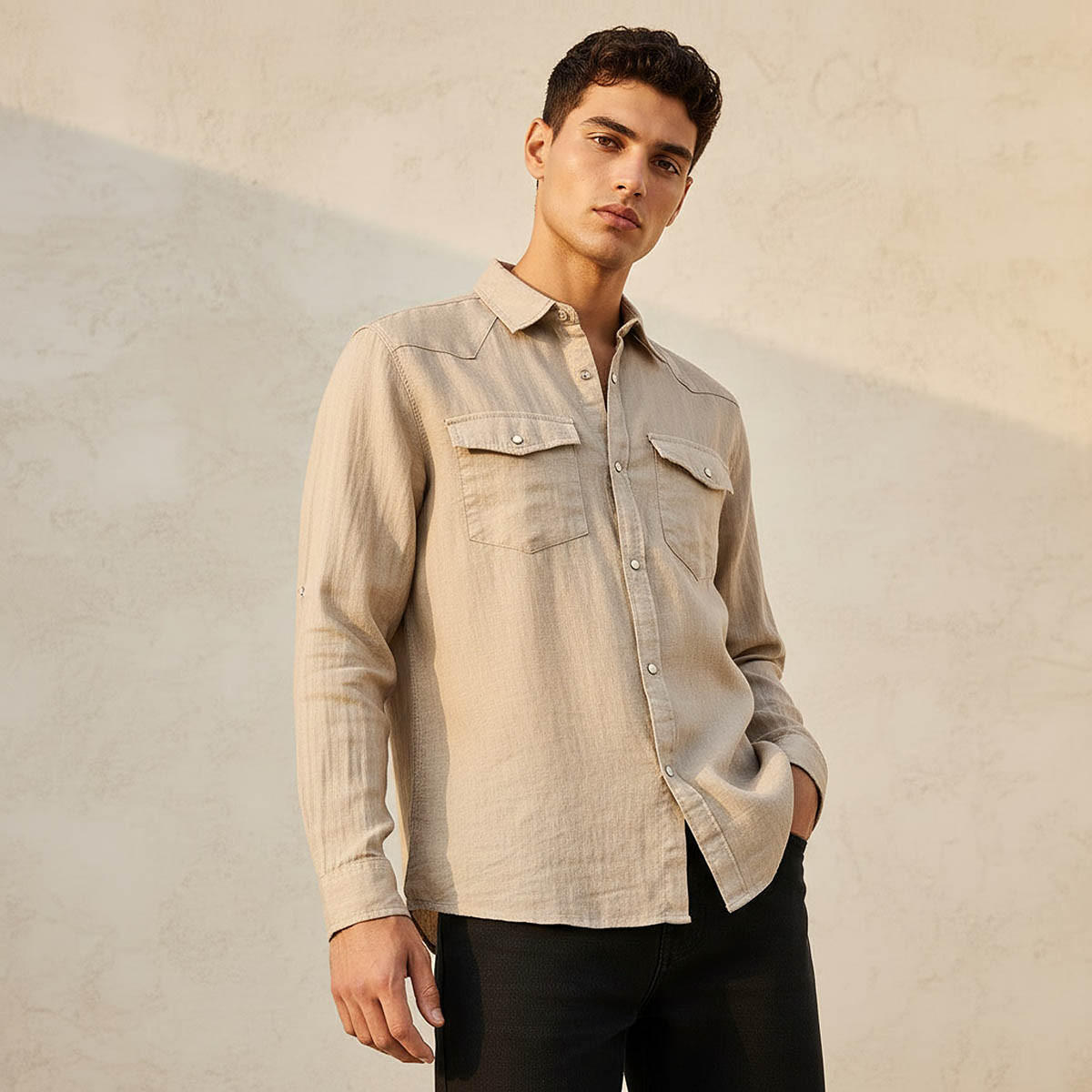 قميص كتان بقصّة عادية وياقة عادية وأكمام طويلة للرجال من لي كوبر-men-clothing-shirts-image-1