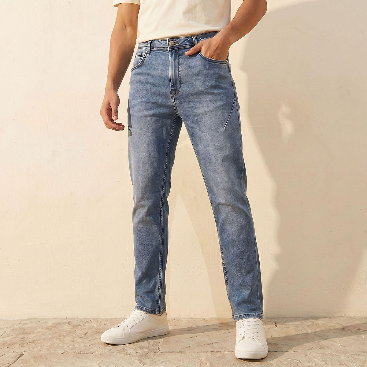 بنطلون جينز بقصّة عادية سوفت تاتش للرجال من لي كوبر-men-clothing-bottoms-jeans-image-1