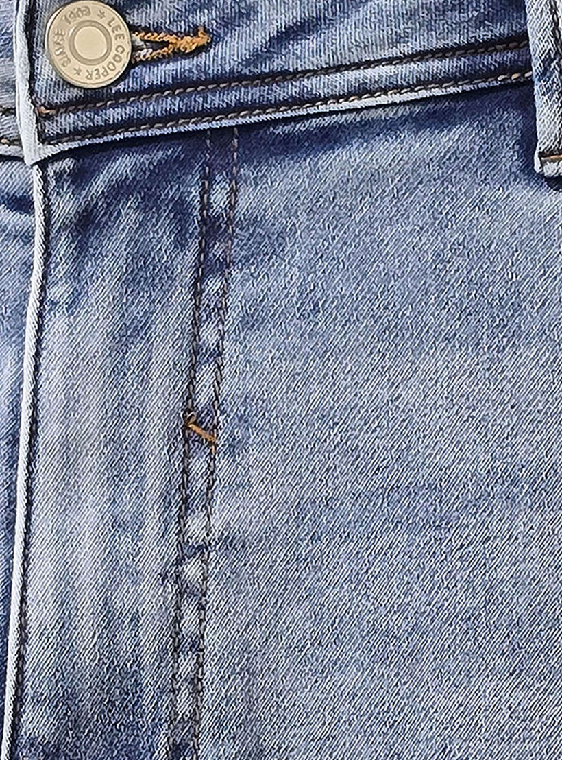 بنطلون جينز بقصّة عادية سوفت تاتش للرجال من لي كوبر-men-clothing-bottoms-jeans-image-2