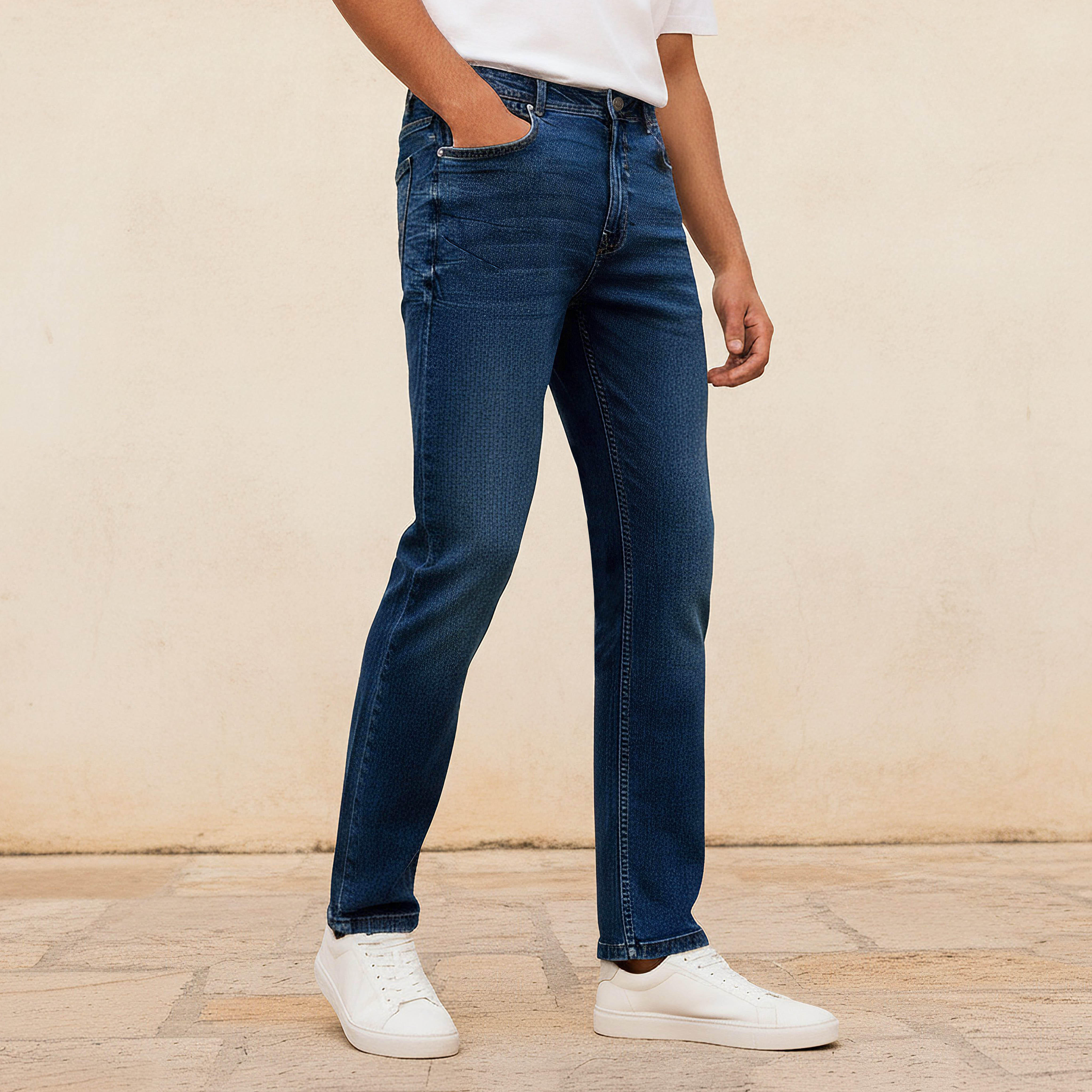 بنطلون جينز بقصّة عادية سوفت تاتش للرجال من لي كوبر-men-clothing-bottoms-jeans-image-1