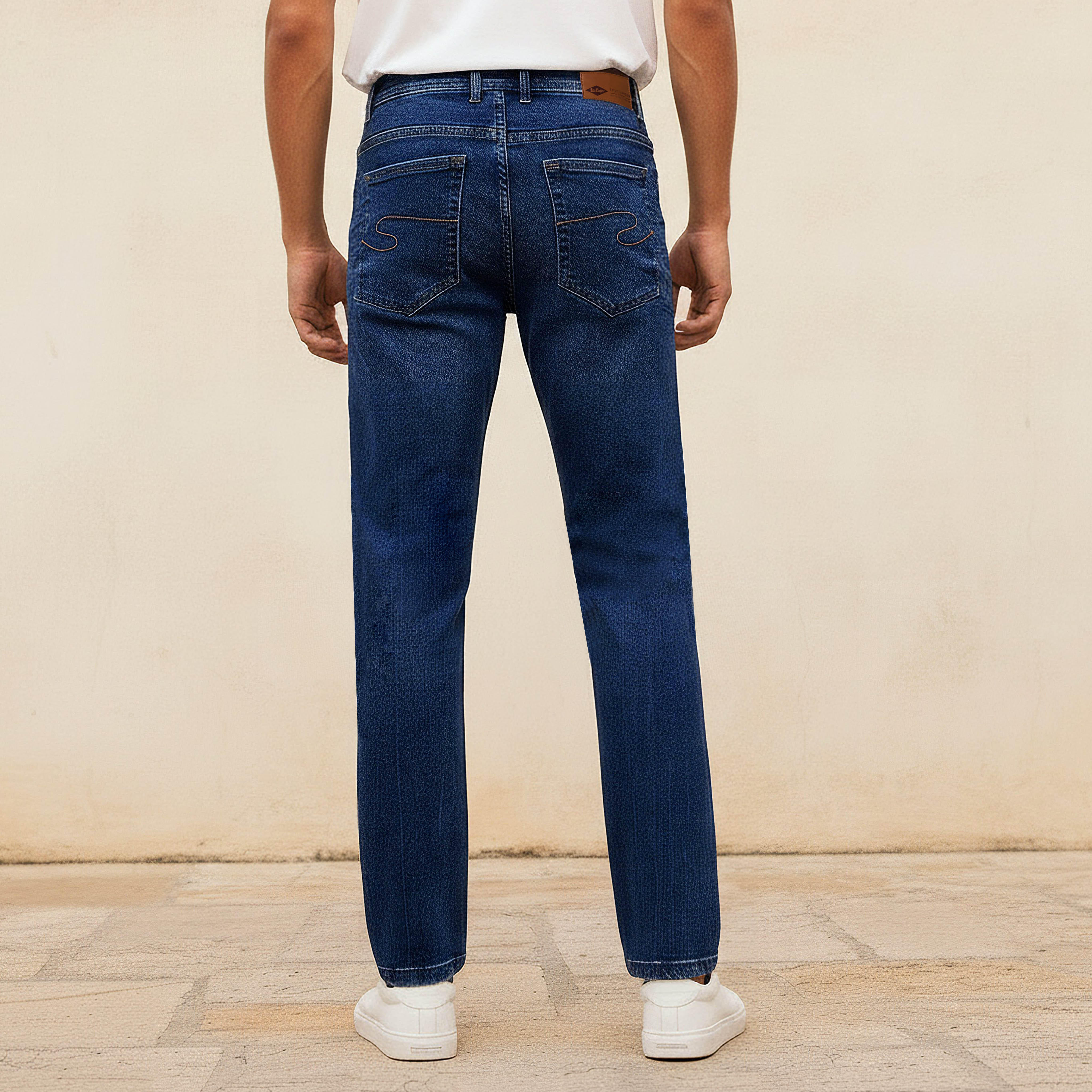 بنطلون جينز بقصّة عادية سوفت تاتش للرجال من لي كوبر-men-clothing-bottoms-jeans-image-4