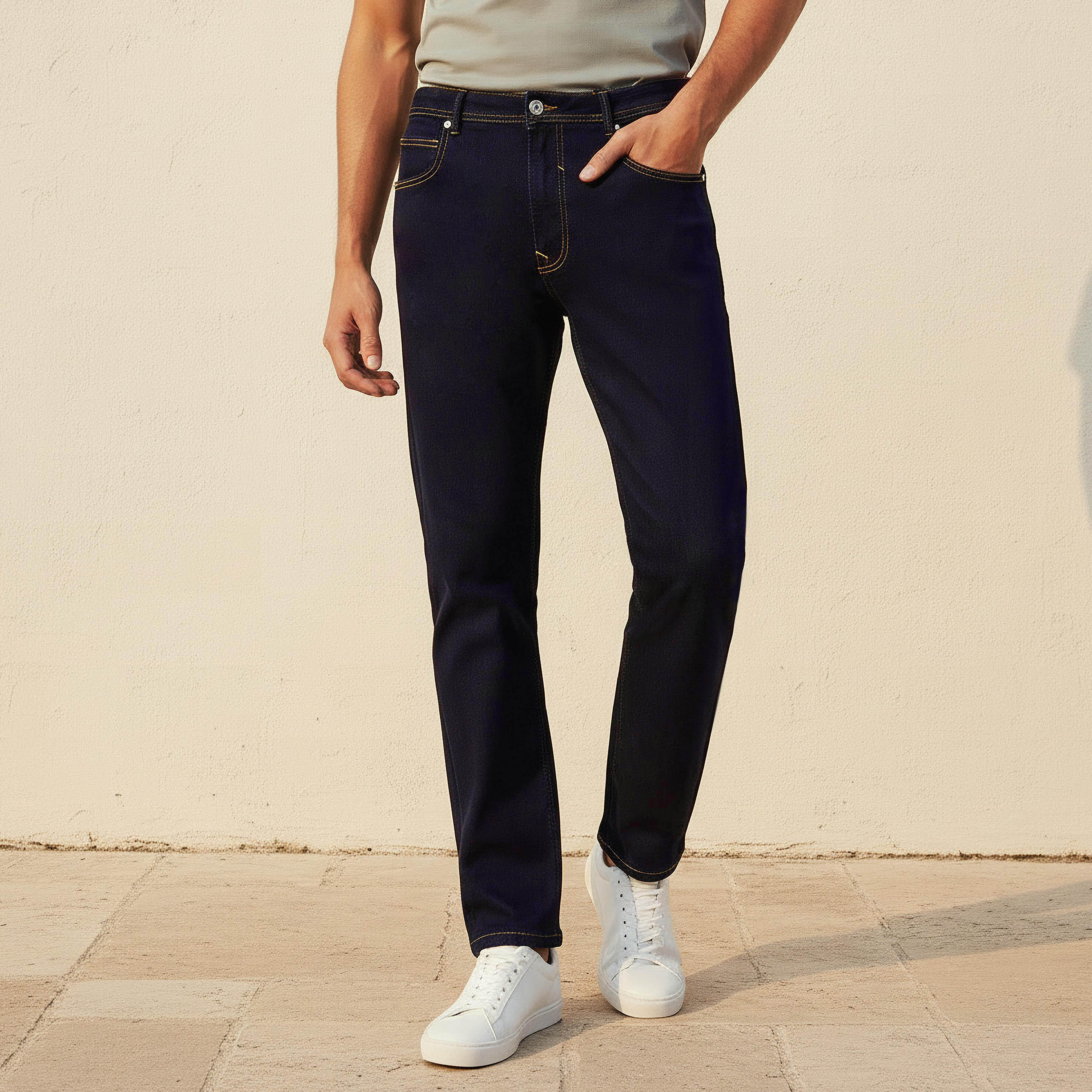 بنطلون جينز بقصّة عادية سوفت تاتش للرجال من لي كوبر-men-clothing-bottoms-jeans-image-1