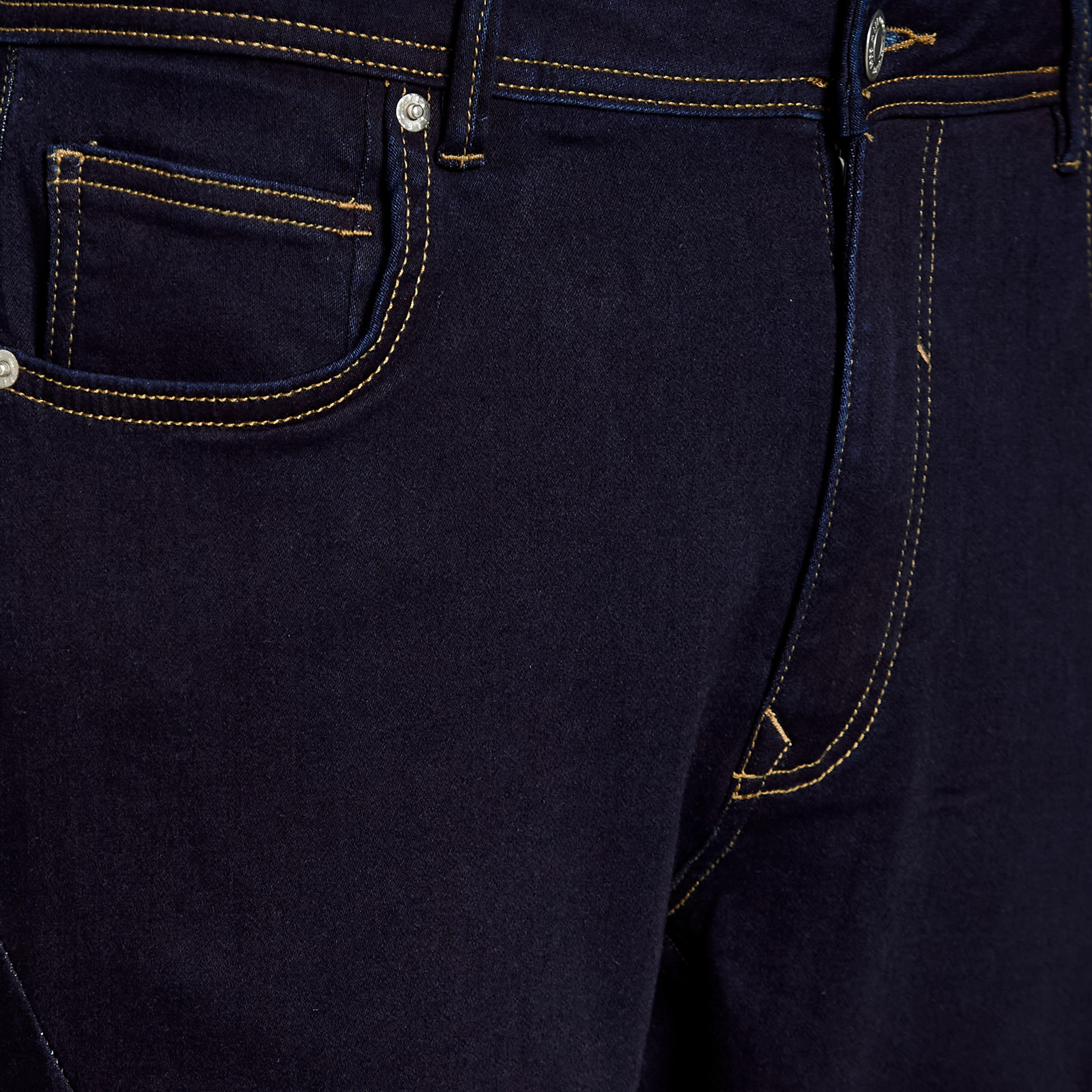 بنطلون جينز بقصّة عادية سوفت تاتش للرجال من لي كوبر-men-clothing-bottoms-jeans-image-2