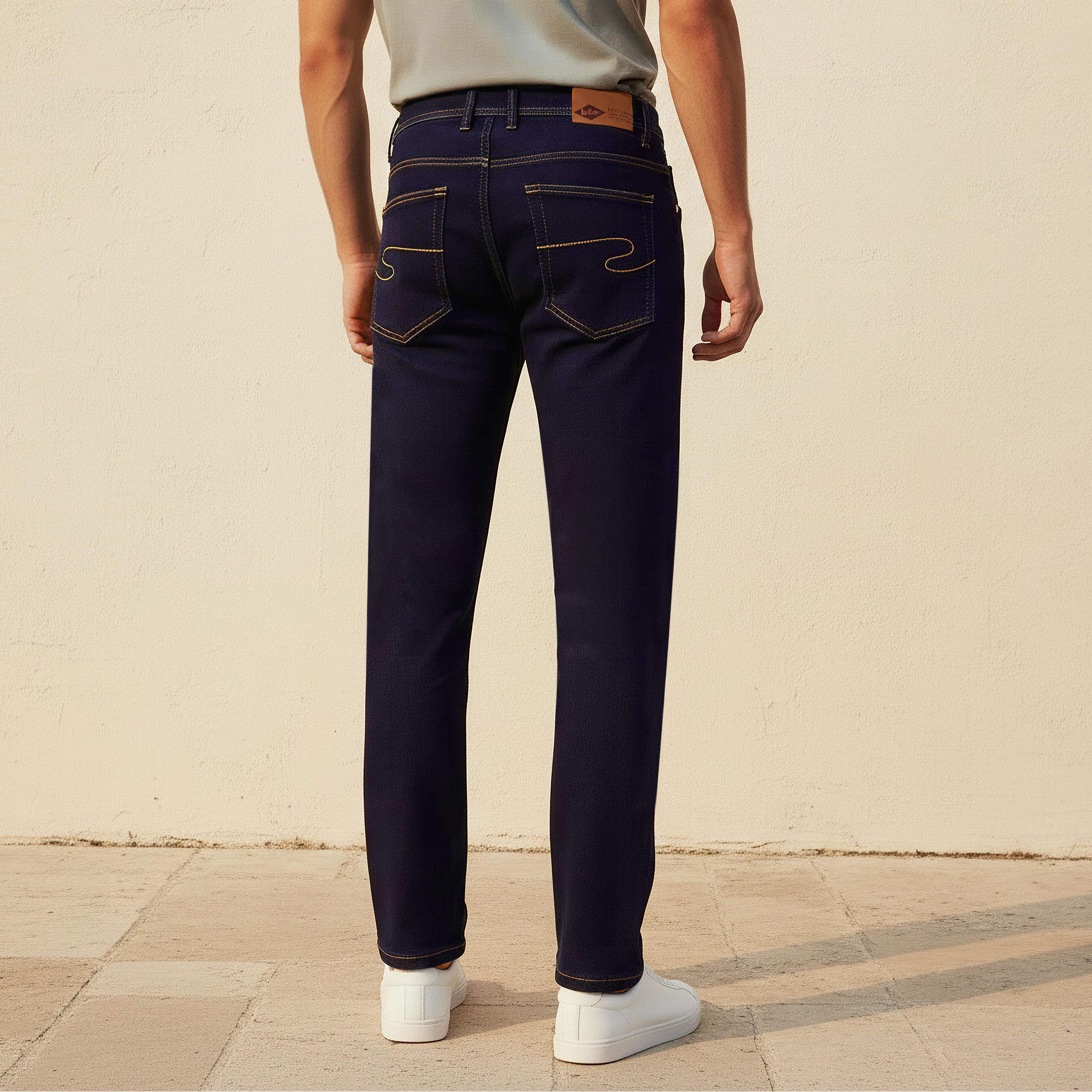 بنطلون جينز بقصّة عادية سوفت تاتش للرجال من لي كوبر-men-clothing-bottoms-jeans-image-4