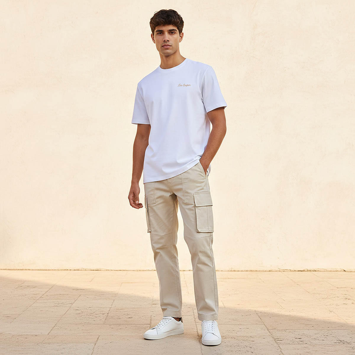 تيشيرت بقصة عادية وياقة ضيقة وأكمام قصيرة وطبعات للرجال من لي كوبر-men-clothing-tshirtsandpolos-tshirts-image-3
