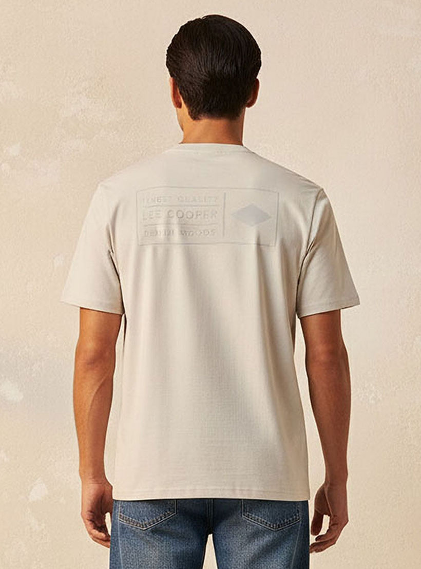 تيشيرت بقصة عادية وياقة دائرية وأكمام قصيرة بطبعة شعار من لي كوبر-men-clothing-tshirtsandpolos-tshirts-image-4