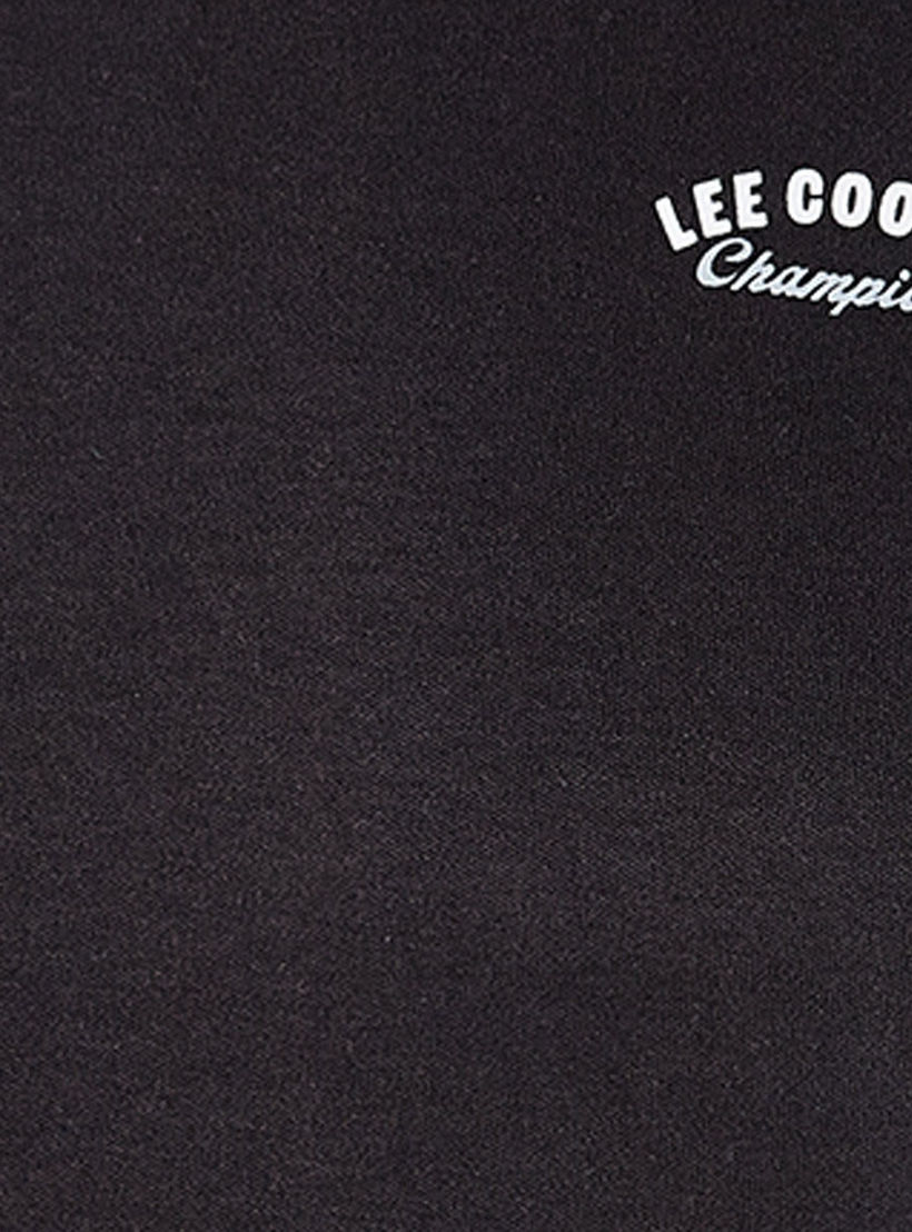 تيشيرت بقصة عادية وياقة دائرية وأكمام قصيرة بطبعة شعار من لي كوبر-men-clothing-tshirtsandpolos-tshirts-image-2