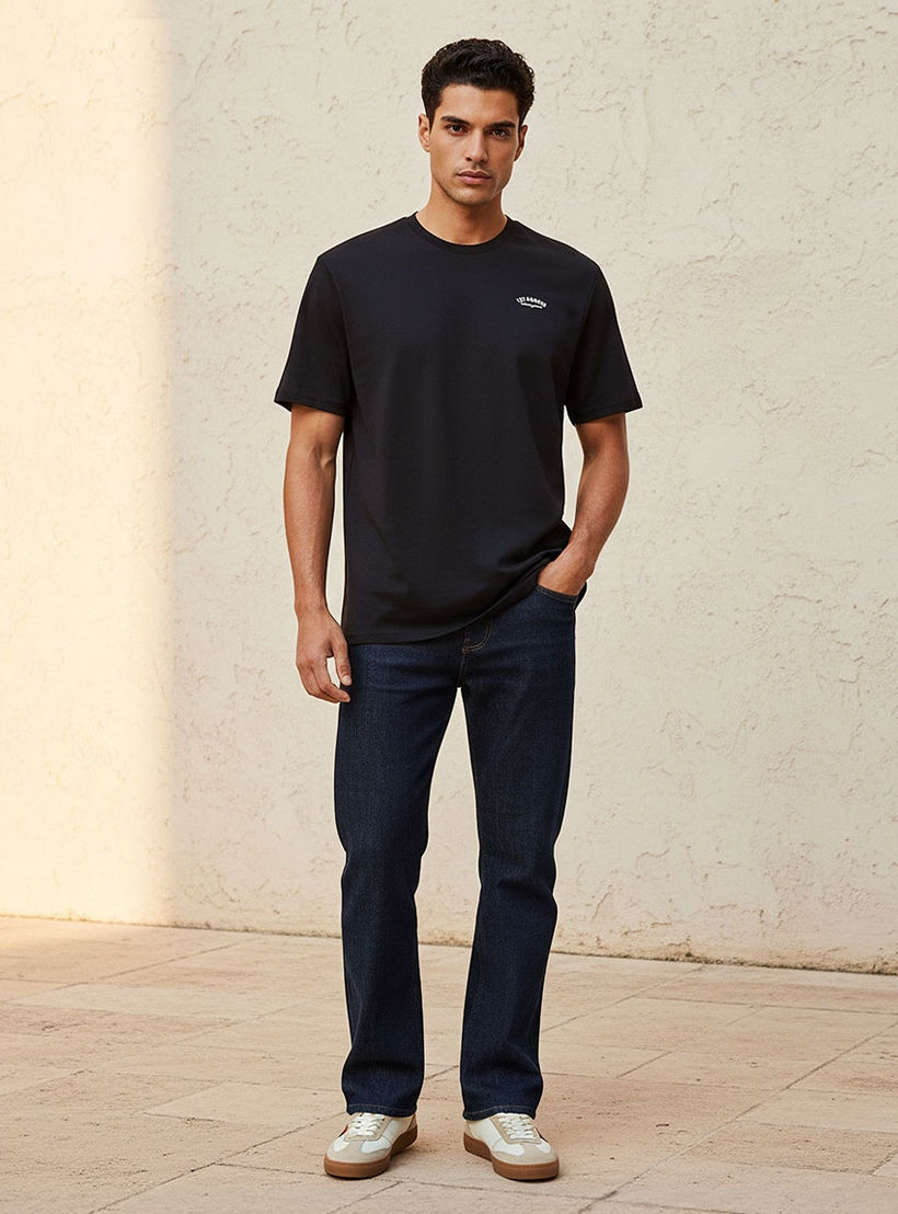 تيشيرت بقصة عادية وياقة دائرية وأكمام قصيرة بطبعة شعار من لي كوبر-men-clothing-tshirtsandpolos-tshirts-image-3