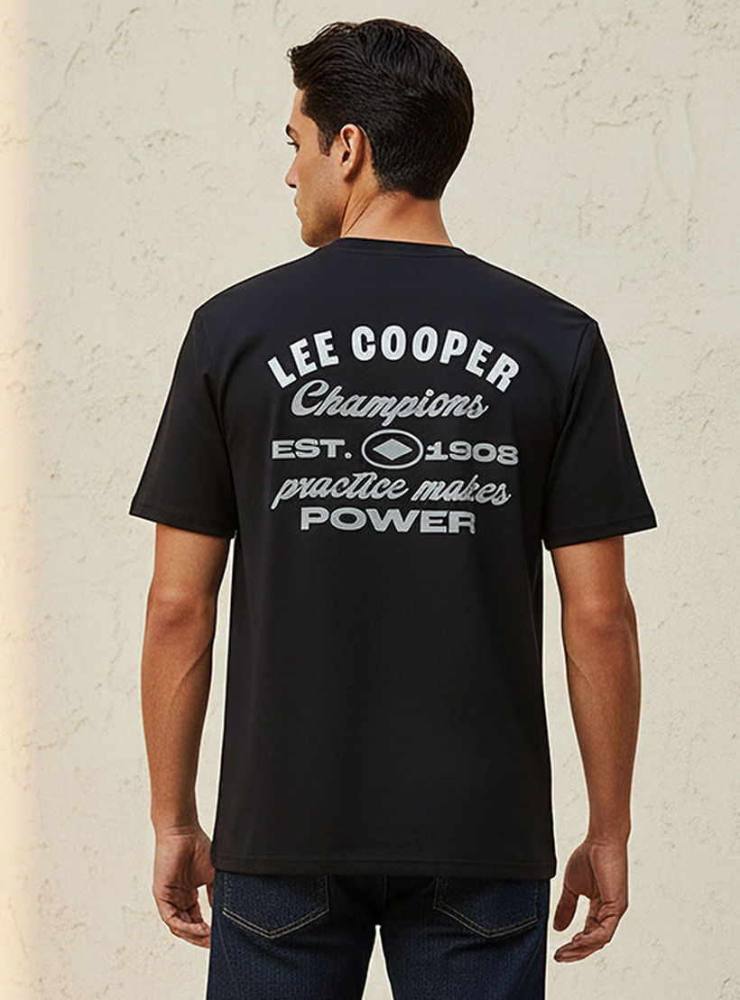 تيشيرت بقصة عادية وياقة دائرية وأكمام قصيرة بطبعة شعار من لي كوبر-men-clothing-tshirtsandpolos-tshirts-image-4