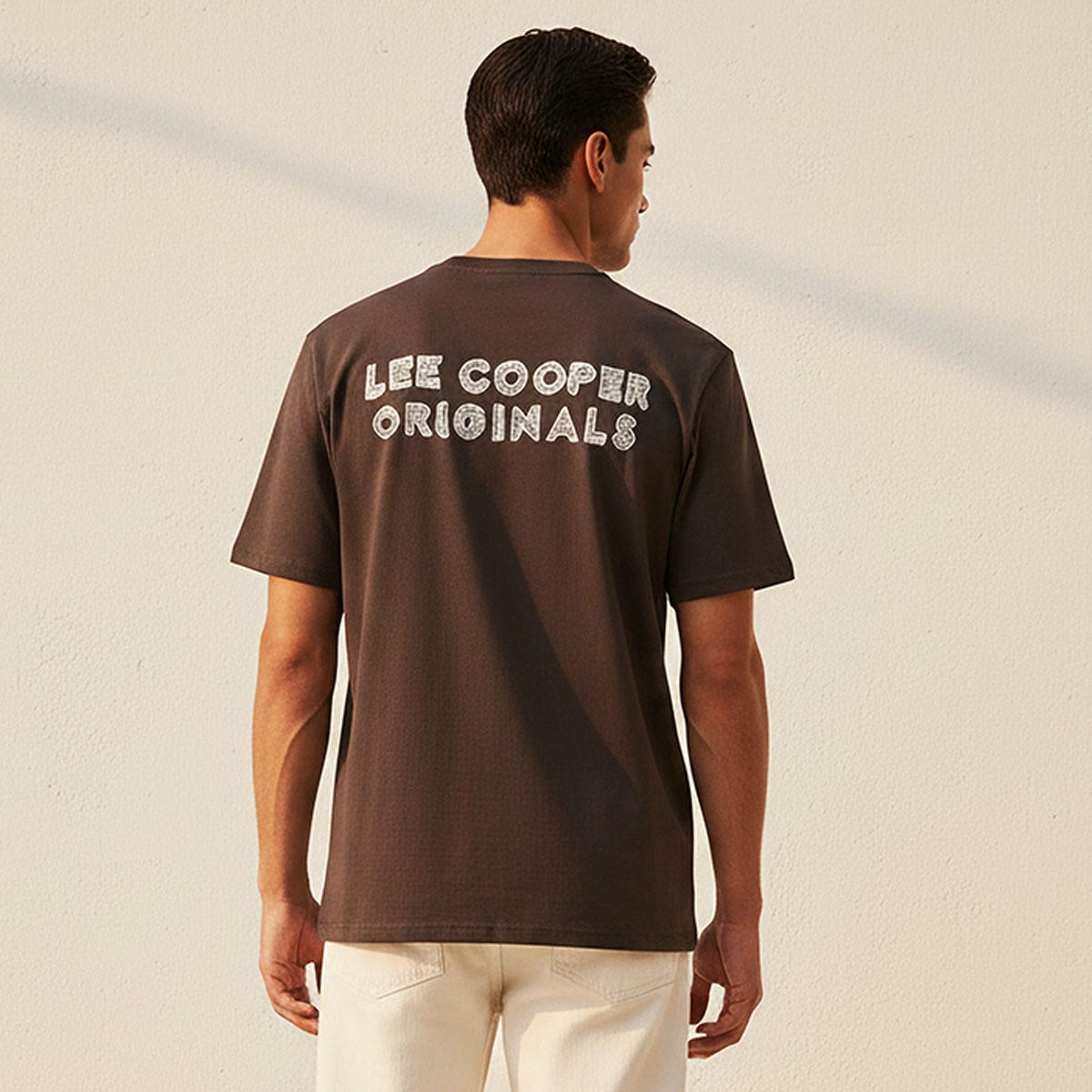 تيشيرت بقصة عادية وياقة دائرية وأكمام قصيرة بطبعة شعار من لي كوبر-men-clothing-tshirtsandpolos-tshirts-image-4