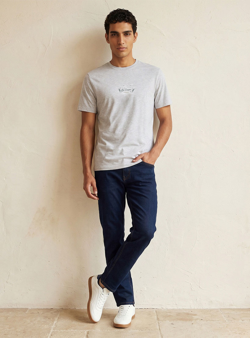 تيشيرت بقصة عادية وياقة ضيقة وأكمام قصيرة وطبعات من لي كوبر-men-clothing-tshirtsandpolos-tshirts-image-3