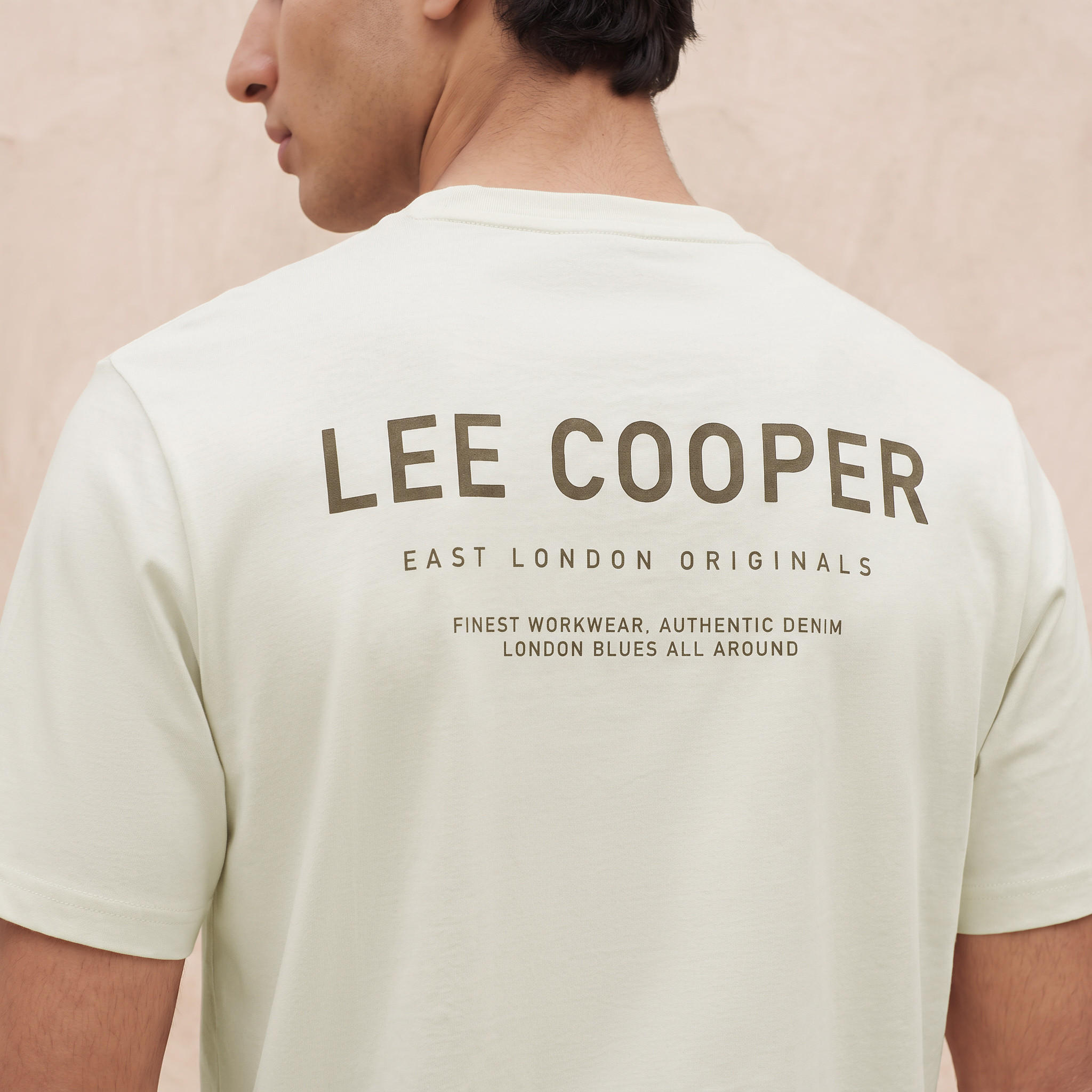 تيشيرت بقصة عادية وياقة ضيقة وأكمام قصيرة وطبعات من لي كوبر-men-clothing-tshirtsandpolos-tshirts-image-2