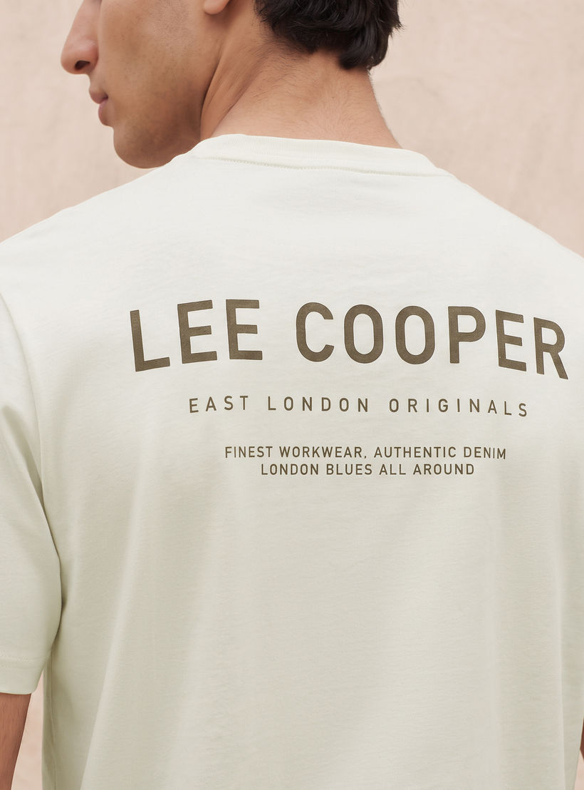 تيشيرت بقصة عادية وياقة ضيقة وأكمام قصيرة وطبعات من لي كوبر-men-clothing-tshirtsandpolos-tshirts-image-2