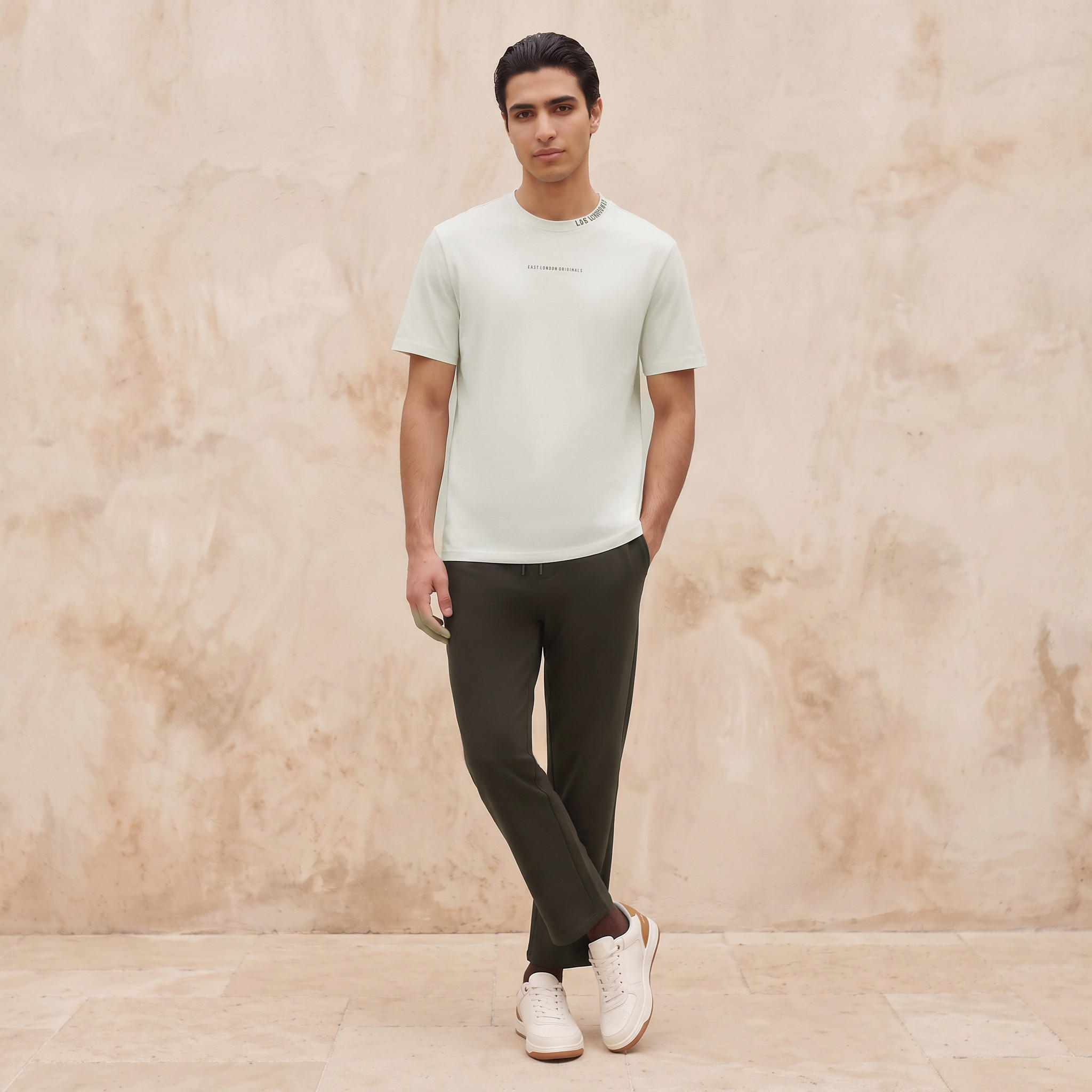 تيشيرت بقصة عادية وياقة ضيقة وأكمام قصيرة وطبعات من لي كوبر-men-clothing-tshirtsandpolos-tshirts-image-3