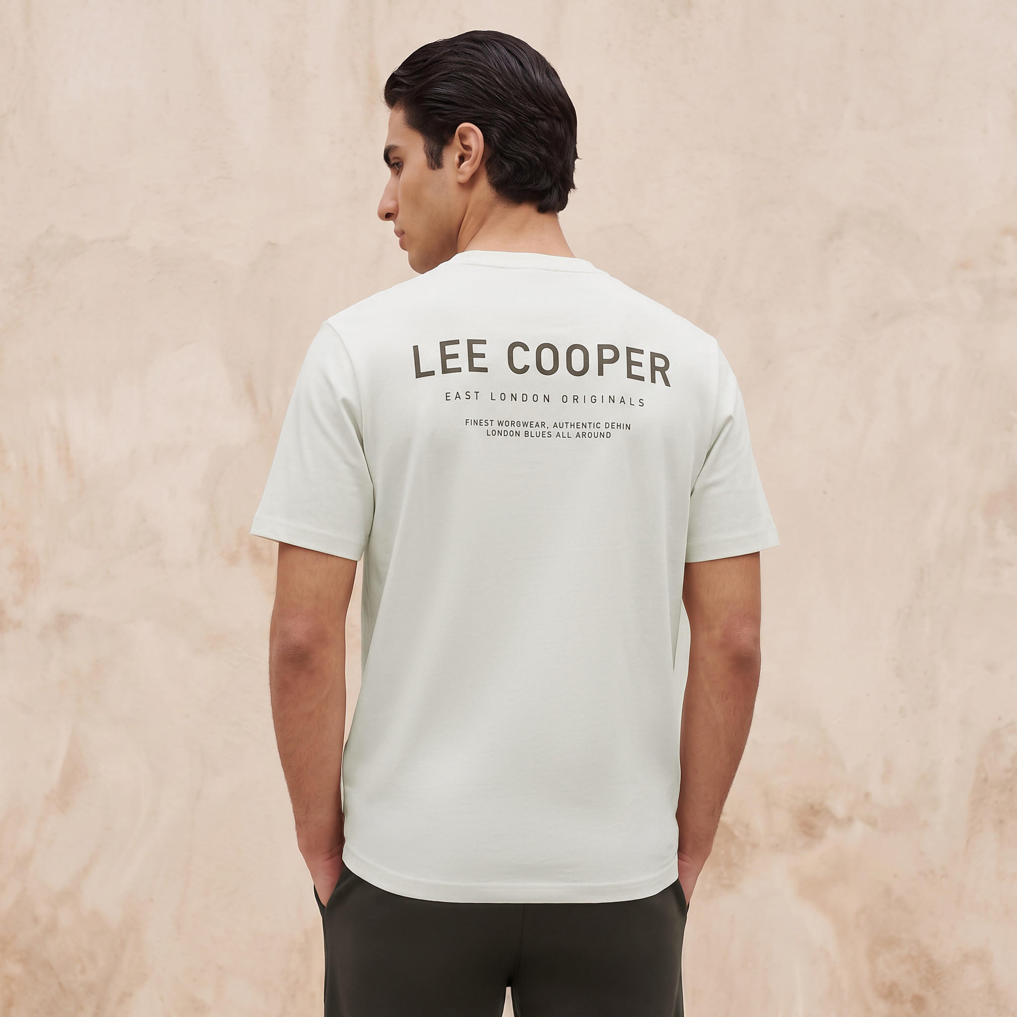 تيشيرت بقصة عادية وياقة ضيقة وأكمام قصيرة وطبعات من لي كوبر-men-clothing-tshirtsandpolos-tshirts-image-4