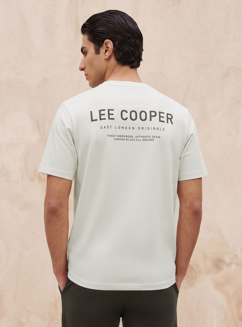 تيشيرت بقصة عادية وياقة ضيقة وأكمام قصيرة وطبعات من لي كوبر-men-clothing-tshirtsandpolos-tshirts-image-4