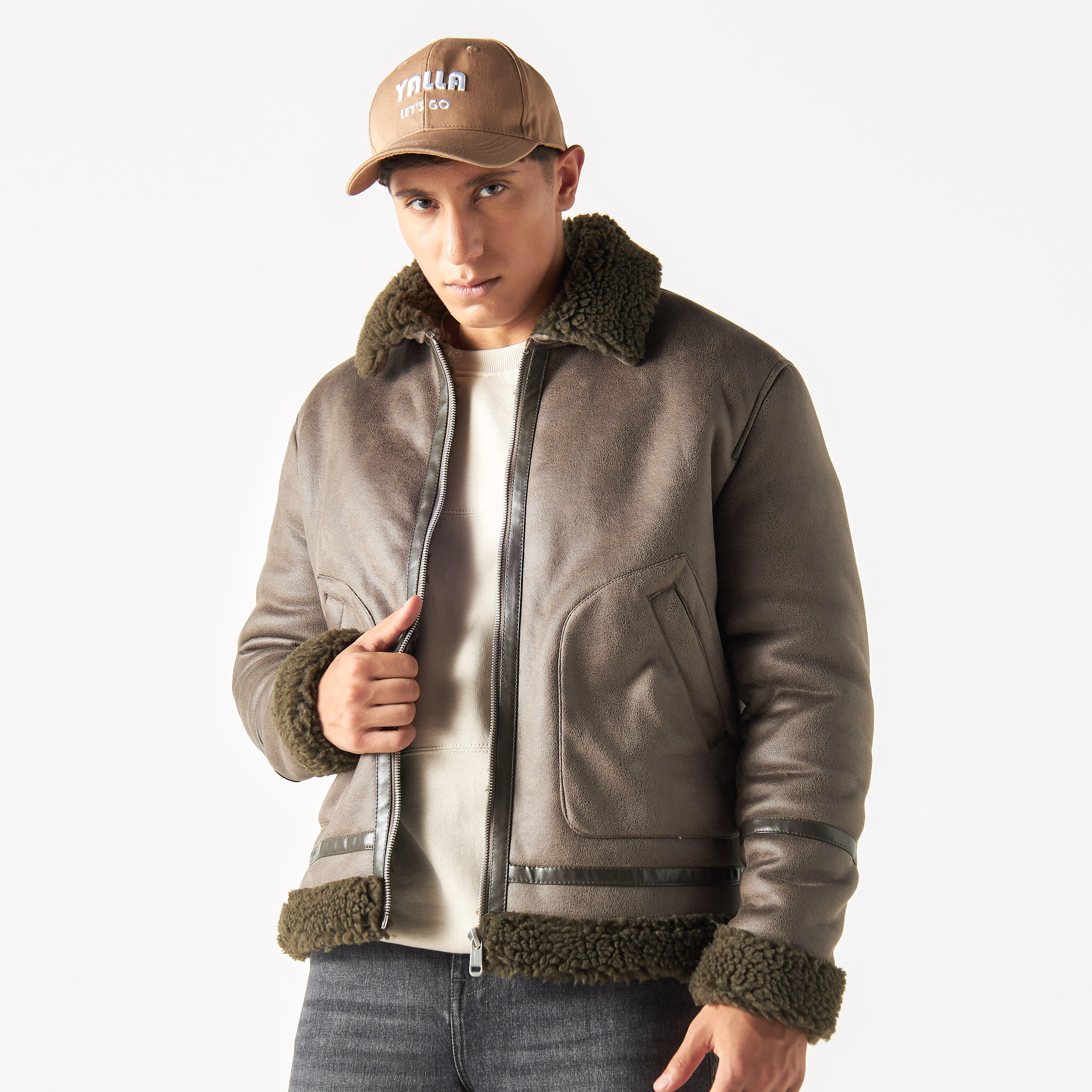 جاكيت فرو بارز الملمس بأكمام طويلة وجيوب من لي كوبر-men-clothing-jacketsandblazers-jackets-image-1