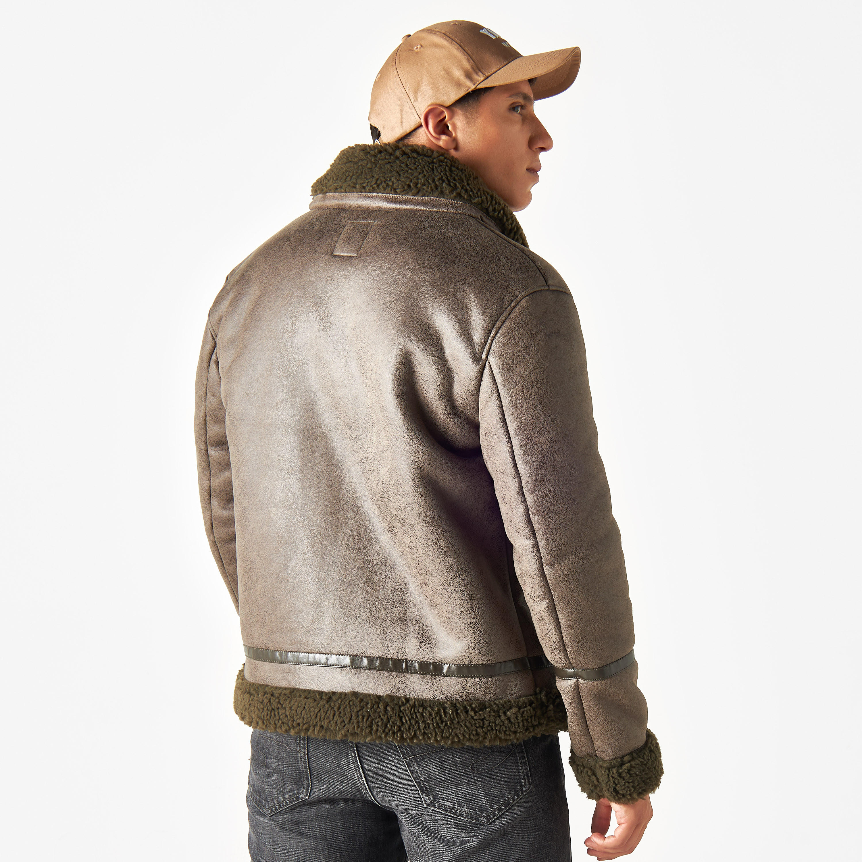 جاكيت فرو بارز الملمس بأكمام طويلة وجيوب من لي كوبر-men-clothing-jacketsandblazers-jackets-image-3