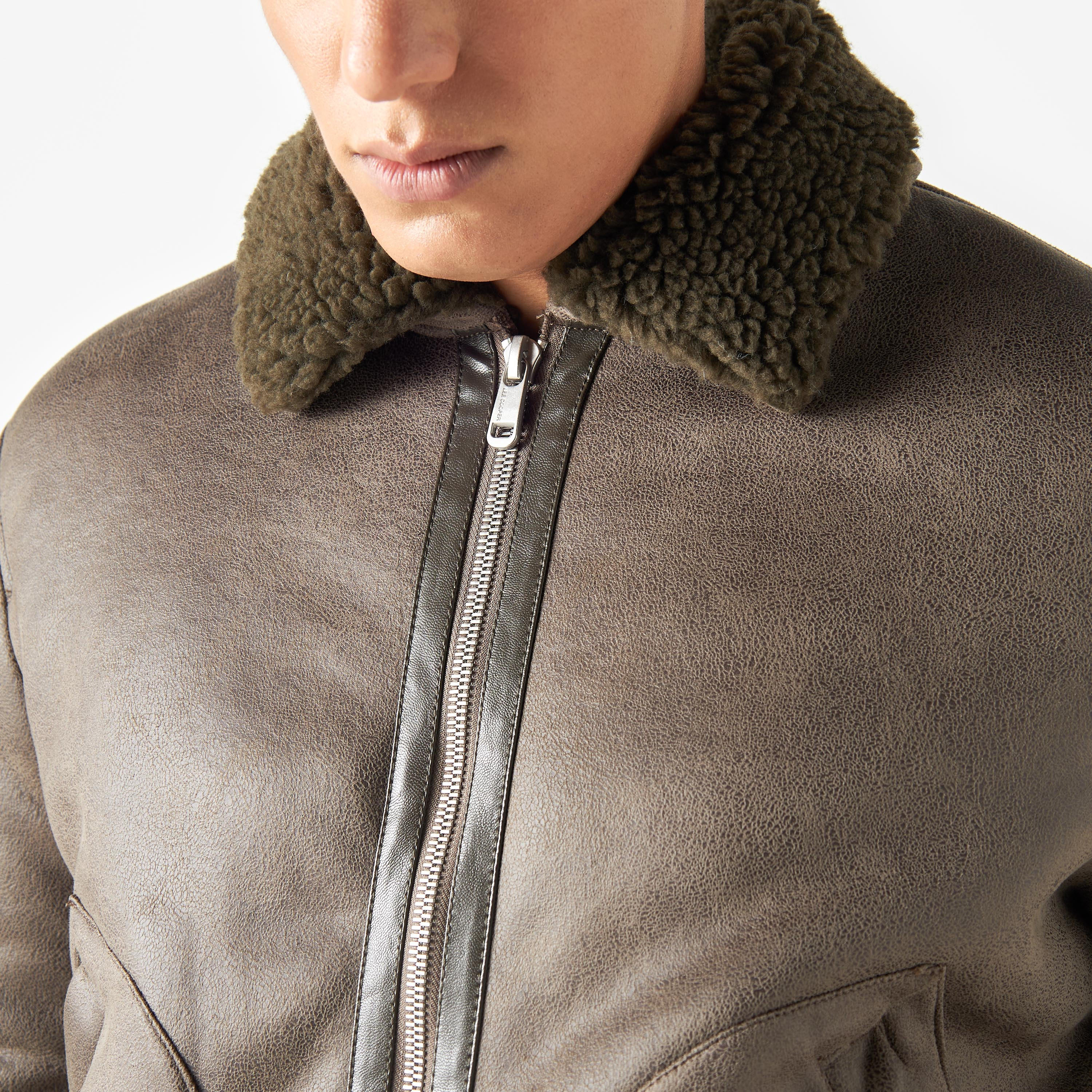 جاكيت فرو بارز الملمس بأكمام طويلة وجيوب من لي كوبر-men-clothing-jacketsandblazers-jackets-image-4