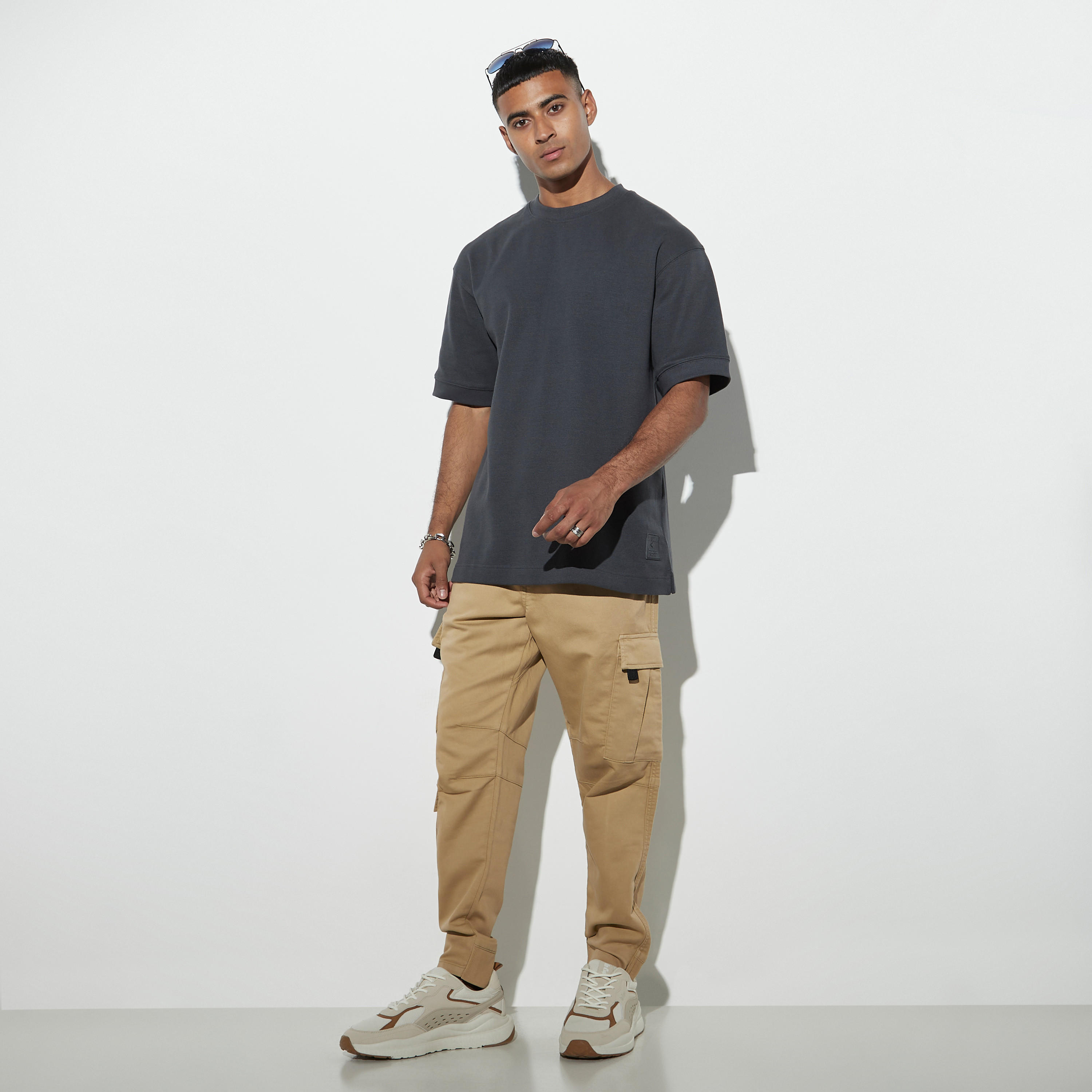 تيشيرت بياقة ضيّقة وأكمام قصيرة من لي كوبر-men-clothing-tshirtsandpolos-tshirts-image-4