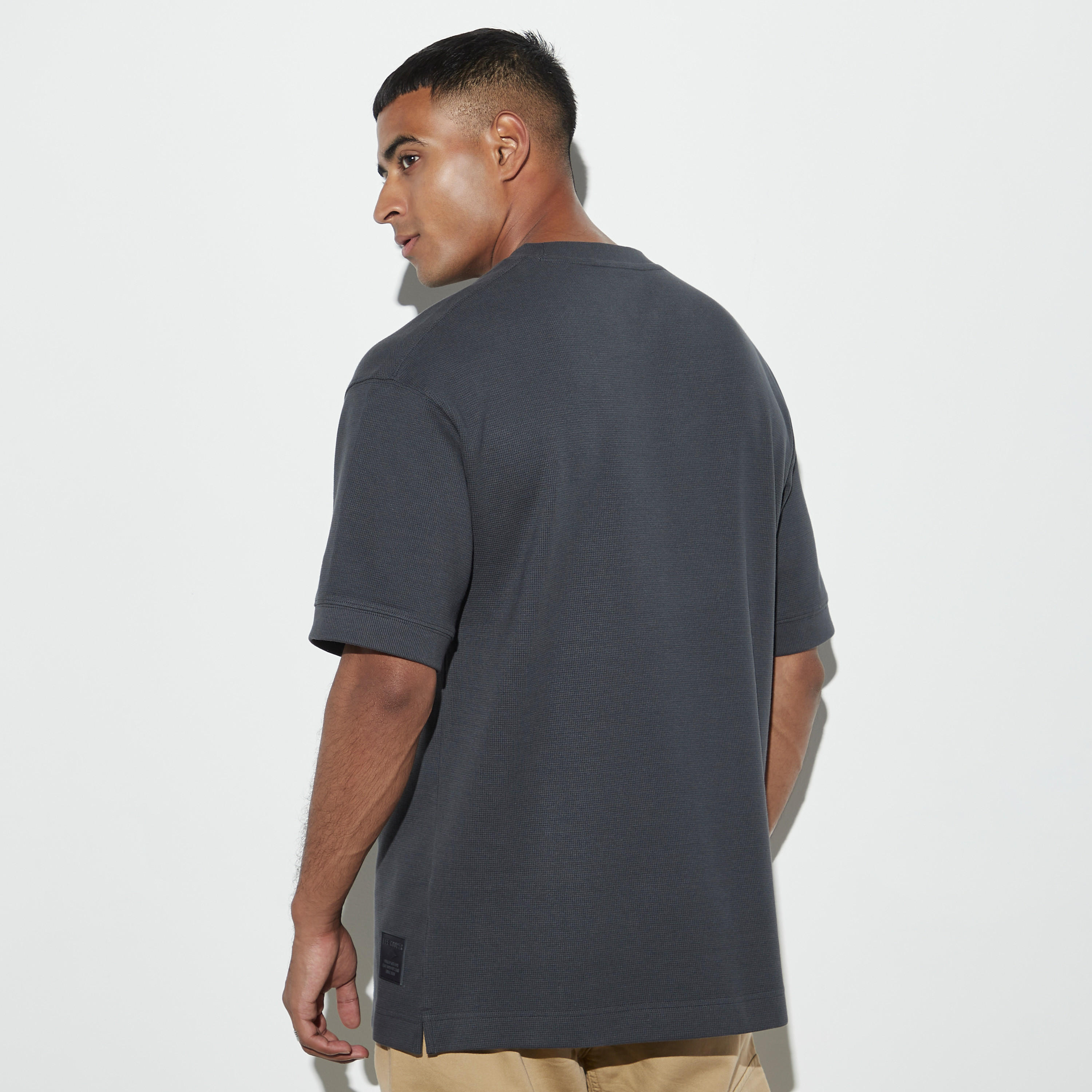 تيشيرت بياقة ضيّقة وأكمام قصيرة من لي كوبر-men-clothing-tshirtsandpolos-tshirts-image-3