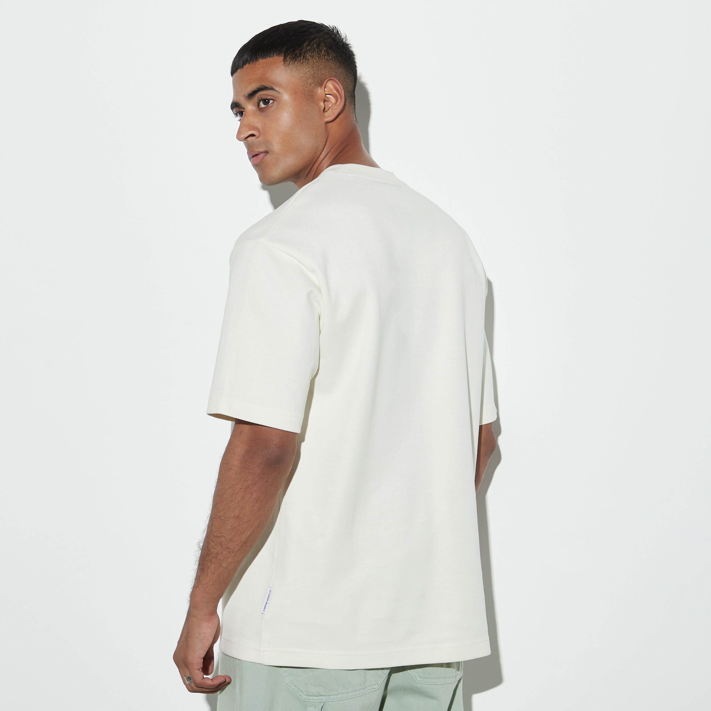 تيشيرت بياقة ضيقة وأكمام قصيرة وطبعات جرافيك من لي كوبر-men-clothing-tshirtsandpolos-tshirts-image-3