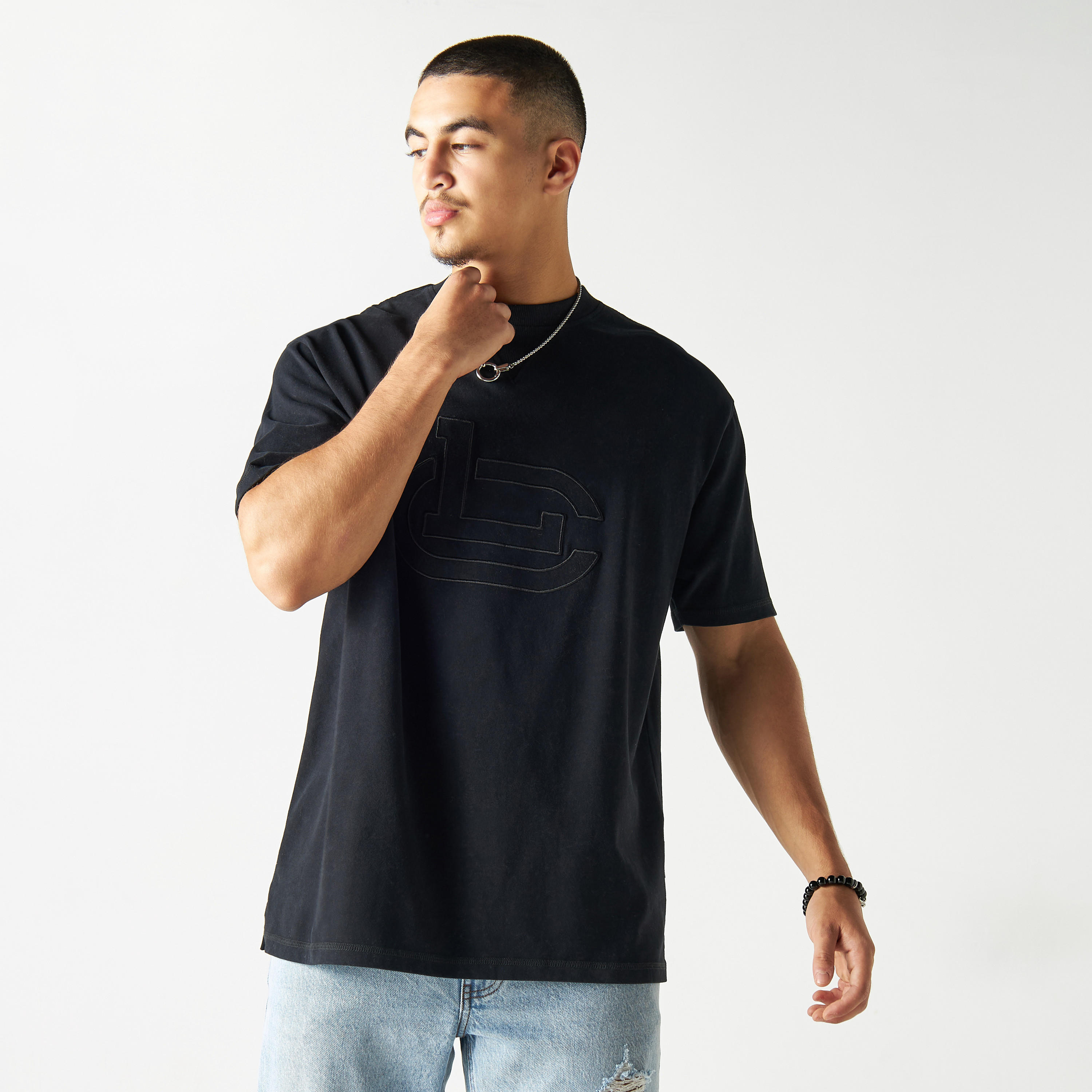 تيشيرت فضفاض بياقة ضيقة وأكمام قصيرة من لي كوبر-men-clothing-tshirtsandpolos-tshirts-image-1