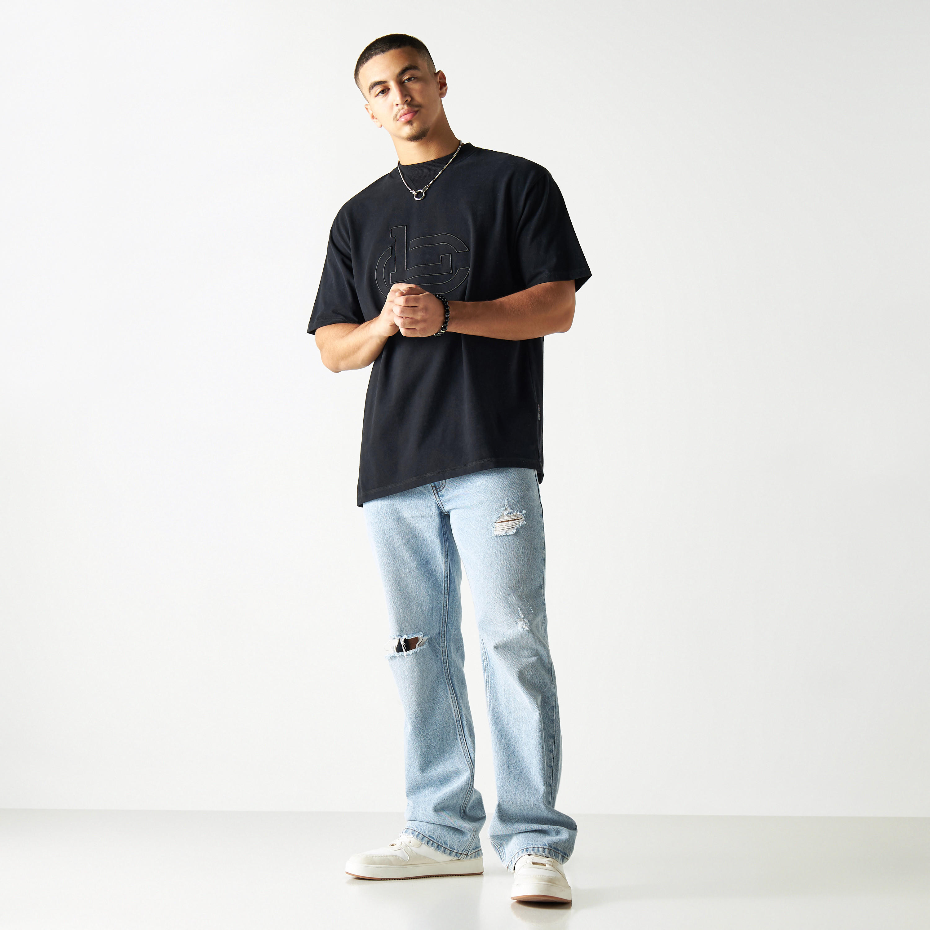 تيشيرت فضفاض بياقة ضيقة وأكمام قصيرة من لي كوبر-men-clothing-tshirtsandpolos-tshirts-image-2