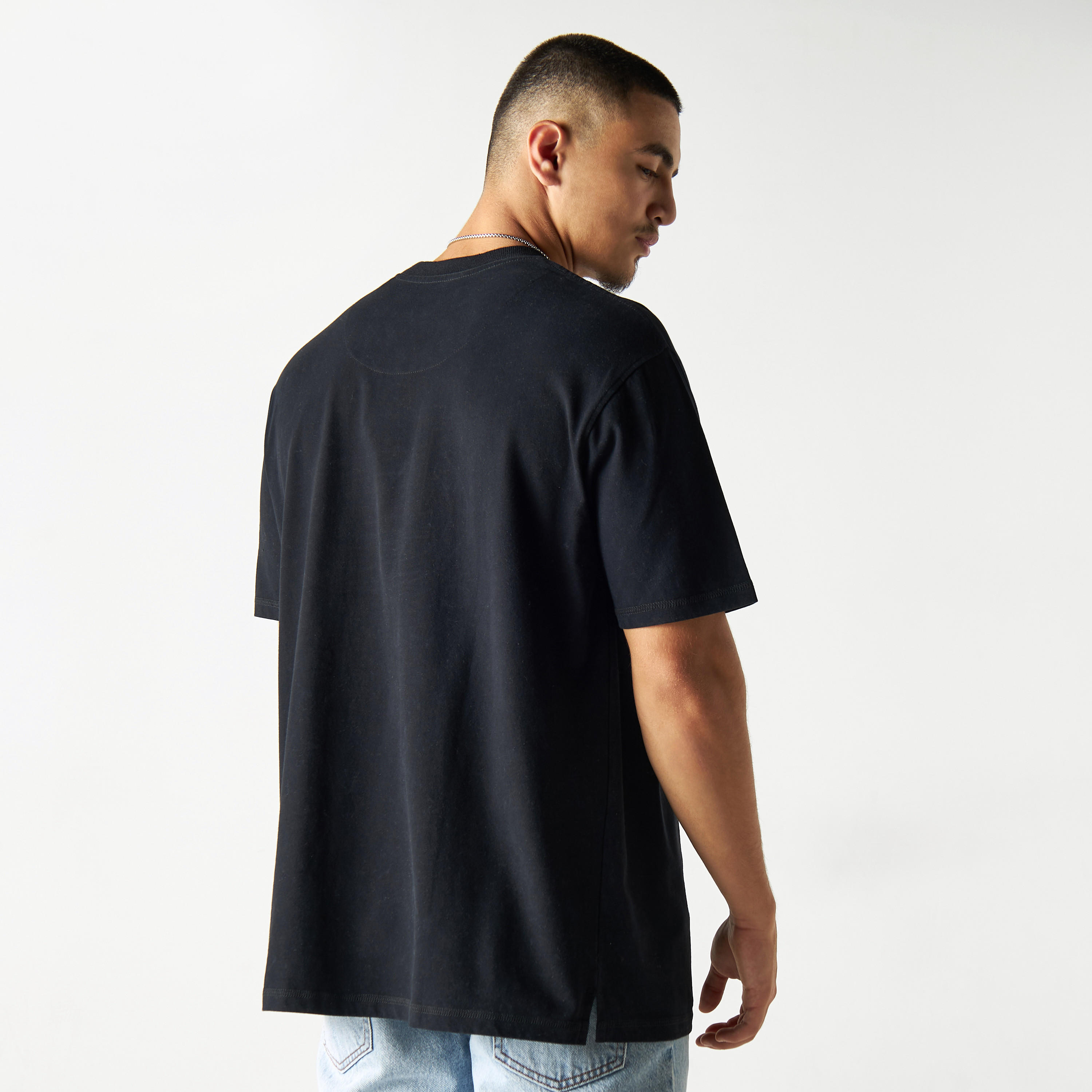 تيشيرت فضفاض بياقة ضيقة وأكمام قصيرة من لي كوبر-men-clothing-tshirtsandpolos-tshirts-image-3