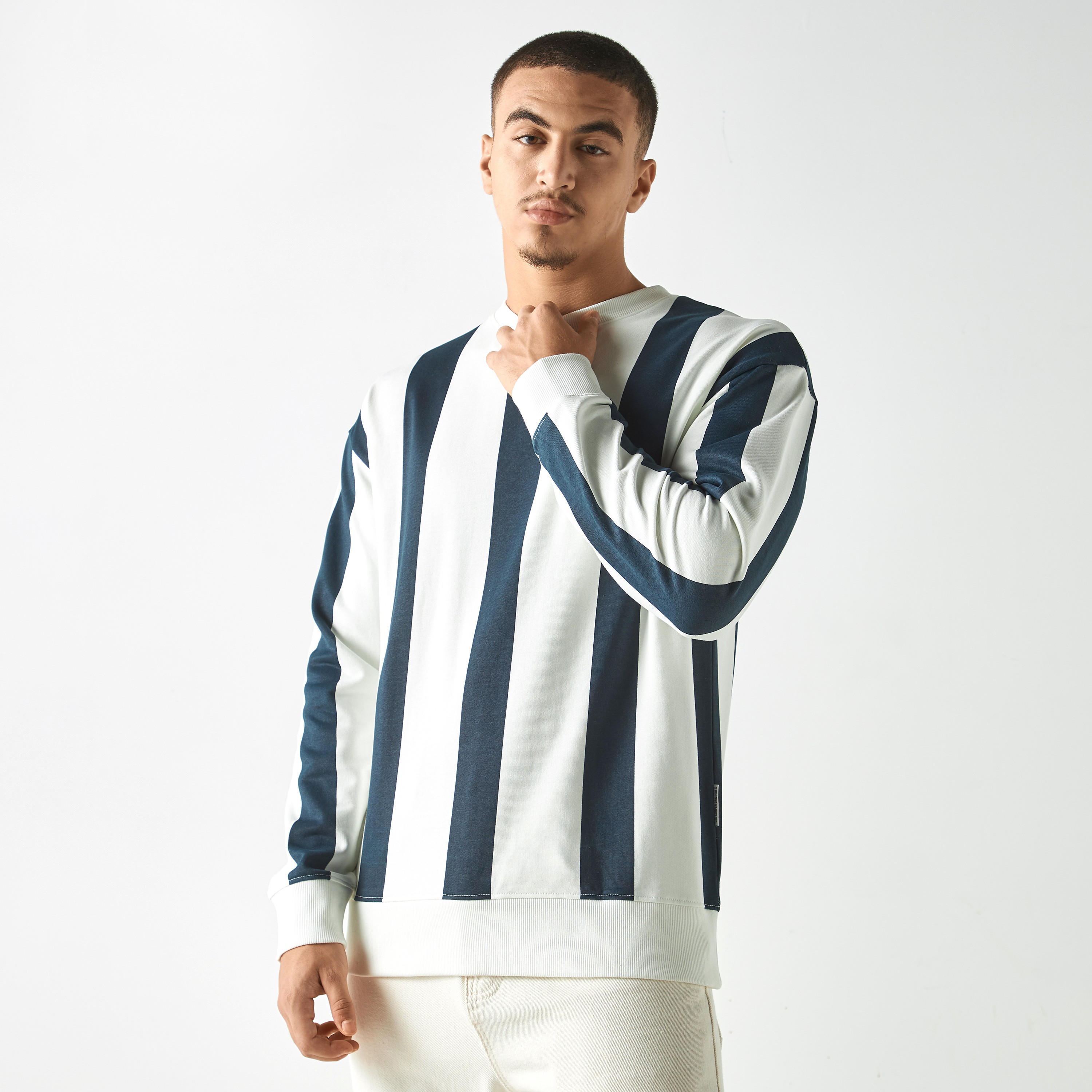 سويت شيرت مخطط بياقة ضيّقة وأكمام طويلة من لي كوبر-men-winterwear-hoodiesandsweatshirts-image-1