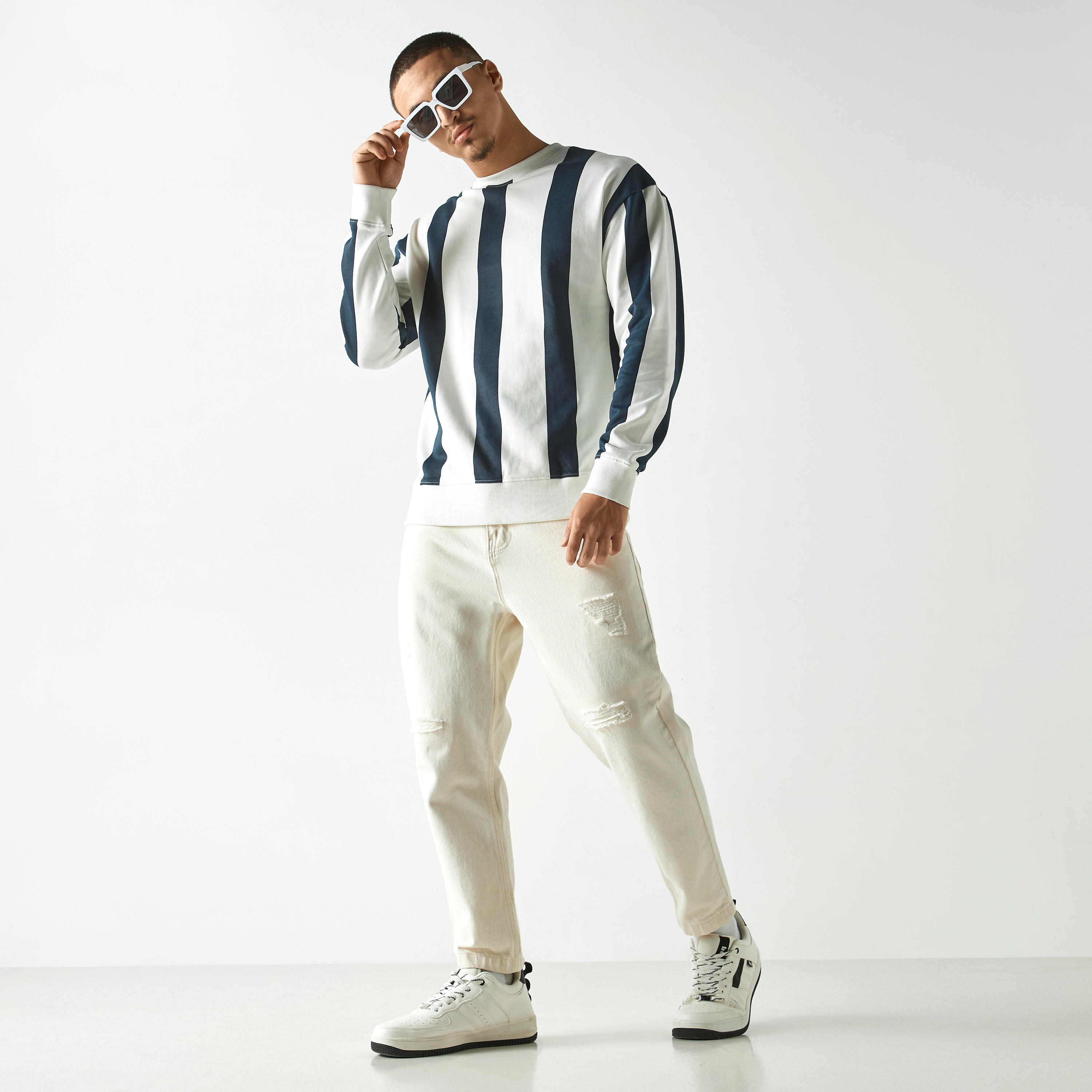 سويت شيرت مخطط بياقة ضيّقة وأكمام طويلة من لي كوبر-men-winterwear-hoodiesandsweatshirts-image-2