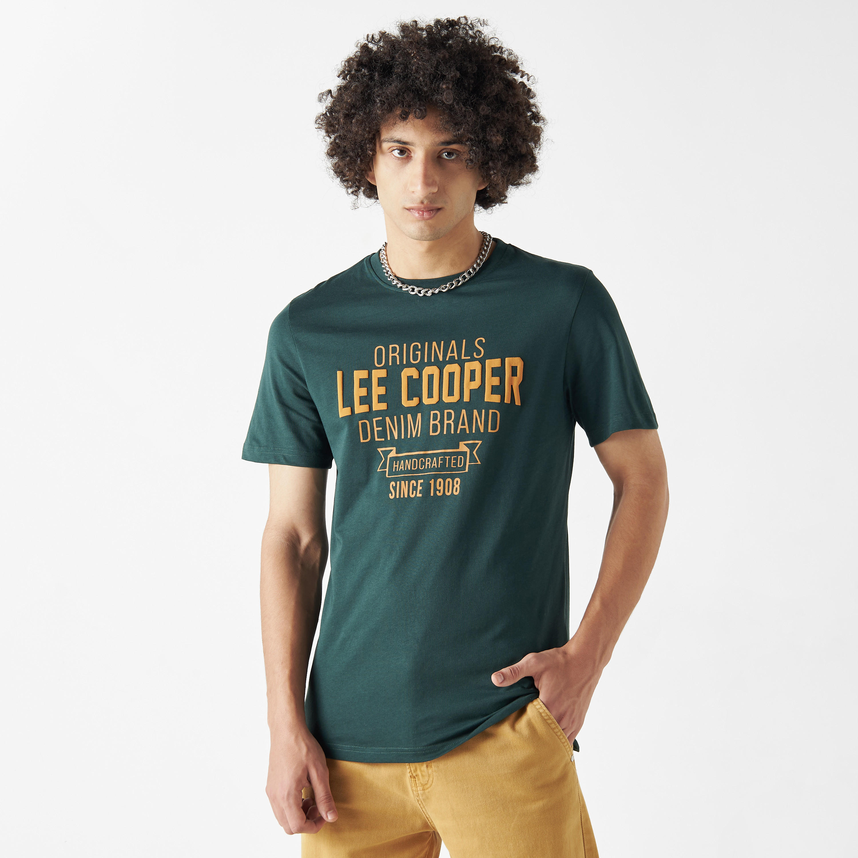 تيشيرت بياقة ضيّقة وأكمام قصيرة وطبعات شعار من لي كوبر-men-clothing-tshirtsandpolos-tshirts-image-1