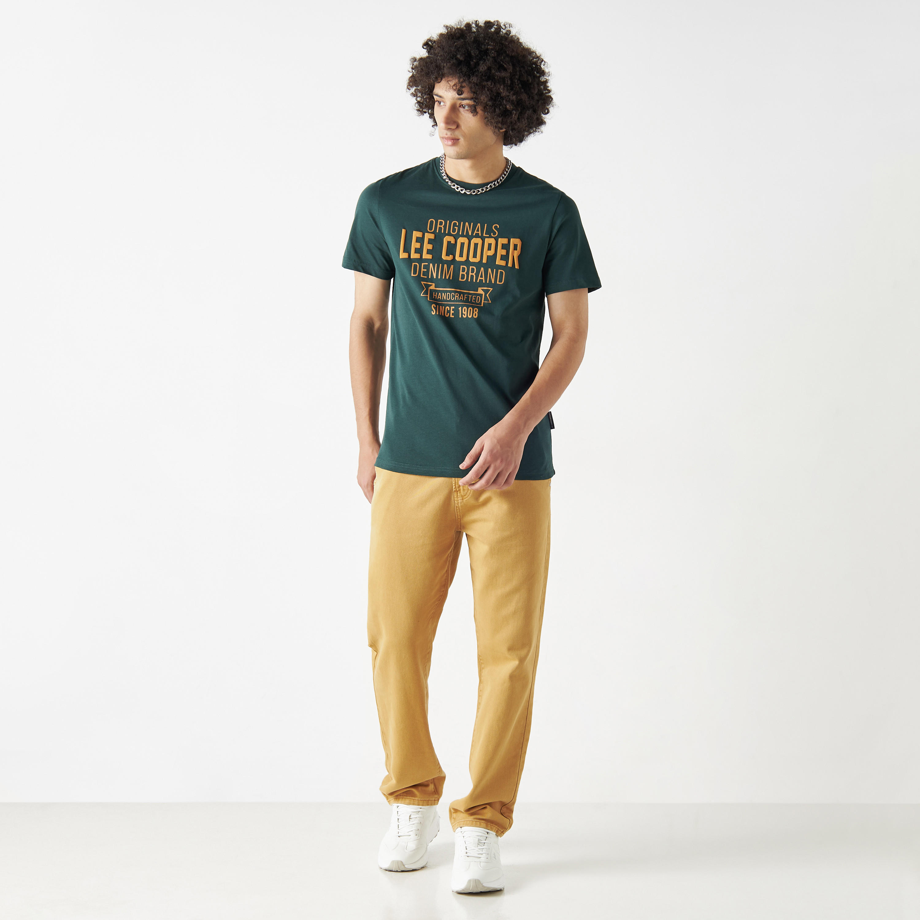 تيشيرت بياقة ضيّقة وأكمام قصيرة وطبعات شعار من لي كوبر-men-clothing-tshirtsandpolos-tshirts-image-2