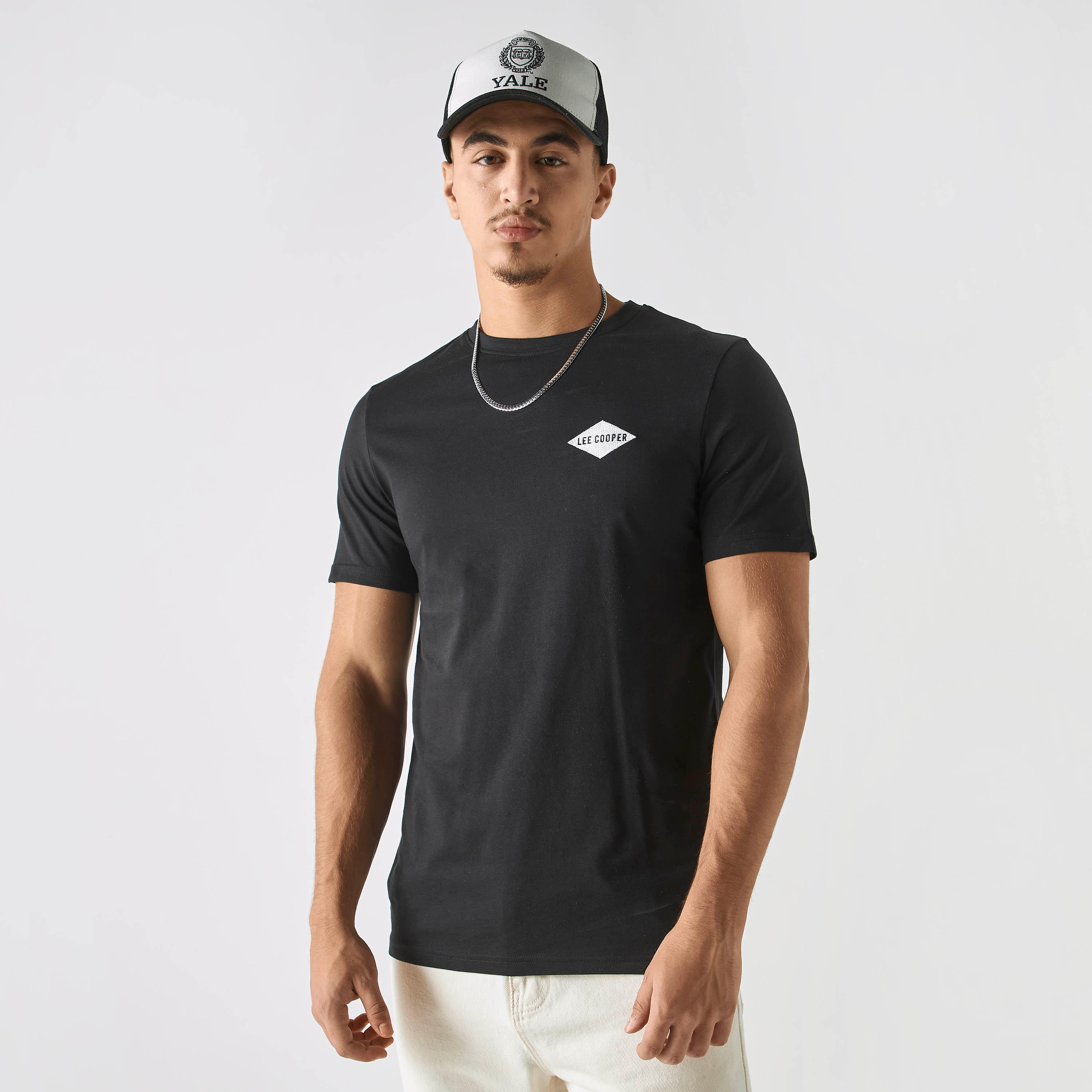 تيشيرت بياقة ضيّقة وأكمام قصيرة وطبعات من لي كوبر-men-clothing-tshirtsandpolos-tshirts-image-1