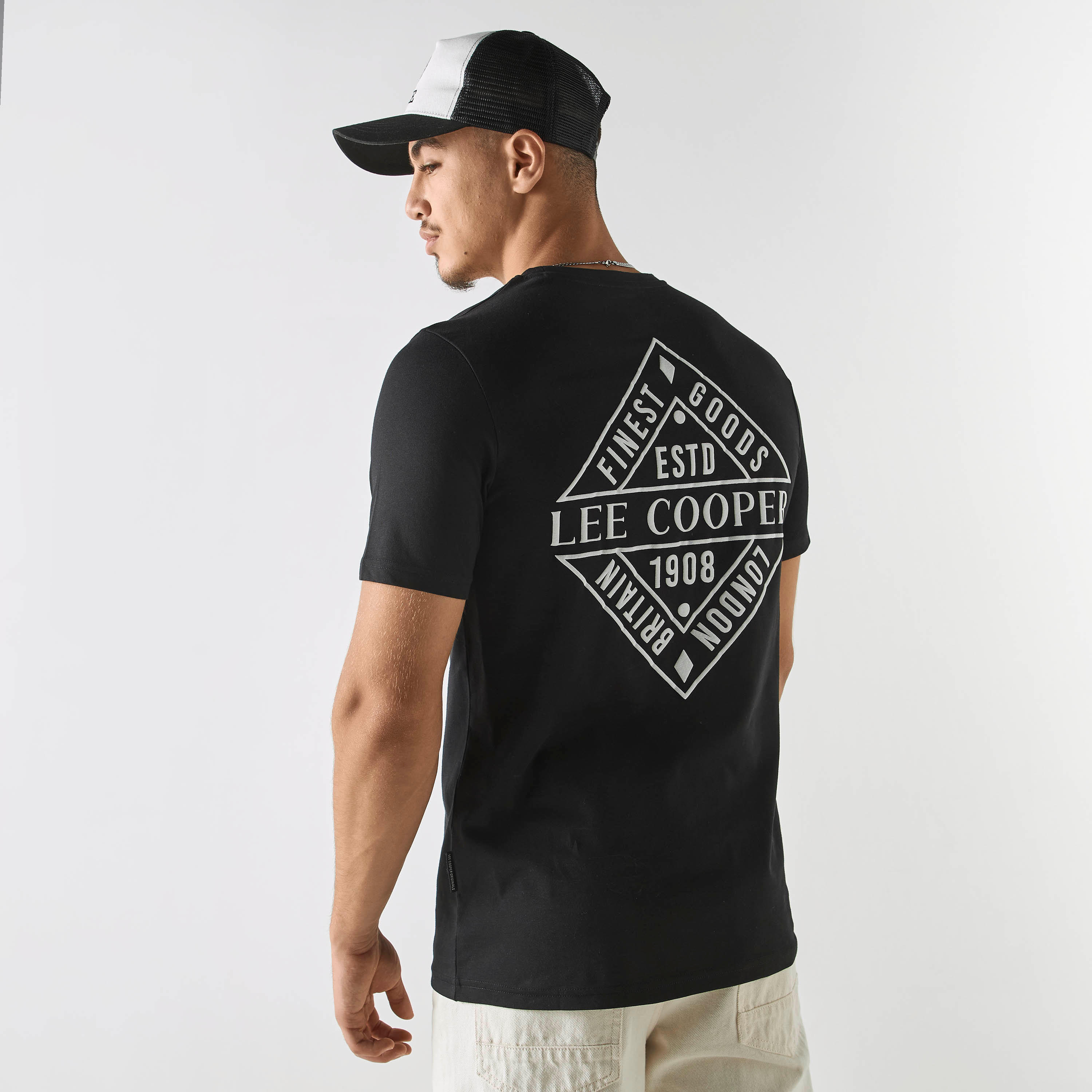 تيشيرت بياقة ضيّقة وأكمام قصيرة وطبعات من لي كوبر-men-clothing-tshirtsandpolos-tshirts-image-3